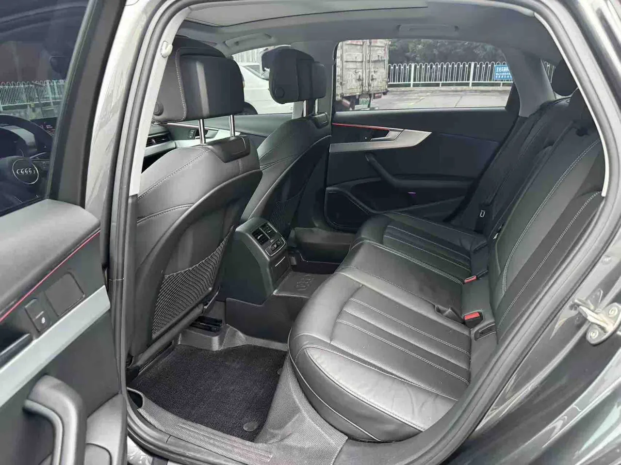Audi 2020 A4L 2.0TFSI 40TFSI Fashion Dynamic Automatic 3