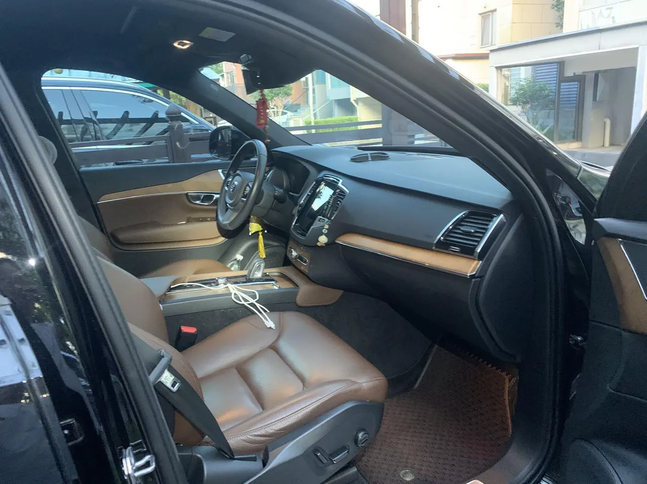 Volvo XC90 (Imported) 2021 XC90 48V 2.0T B6 Zhiyi Deluxe Edition 7-seat Automatic Gear 8