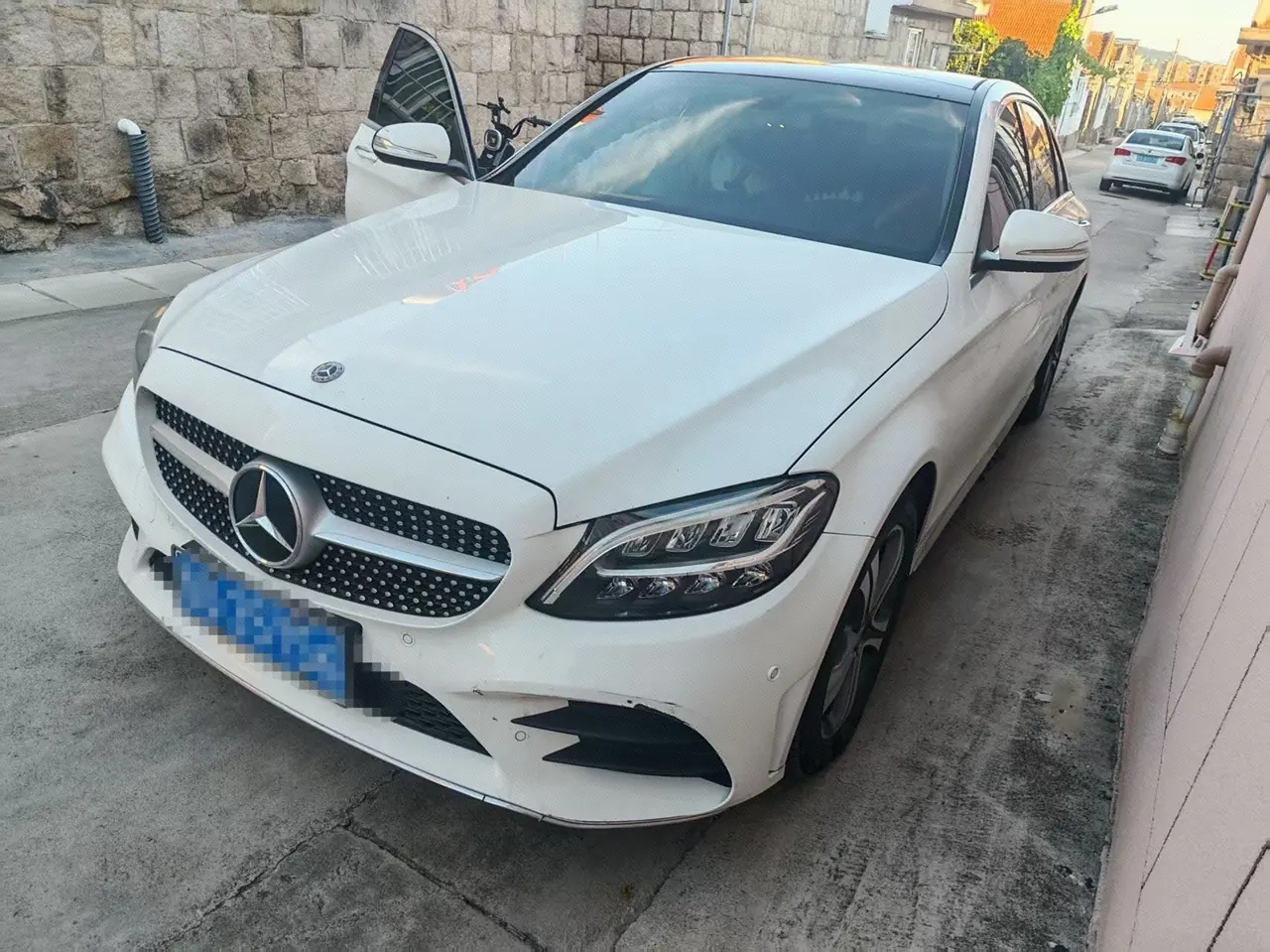 打开图片灯箱:Mercedes Benz Class C 2020 C 260 L 48V 1.5T Sports Edition Automatic Gear