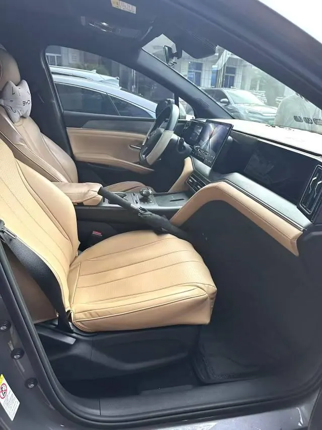 BYD 2024 Song L DM-i 1.5 Stepless 112km Leading Automatic Gear 4