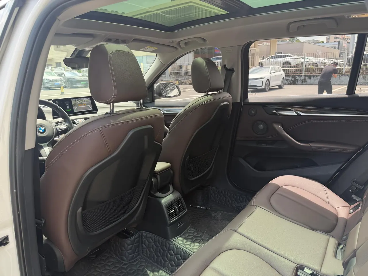 BMW 2022 X1 xDrive25Li 2.0T exclusive automatic gear 5