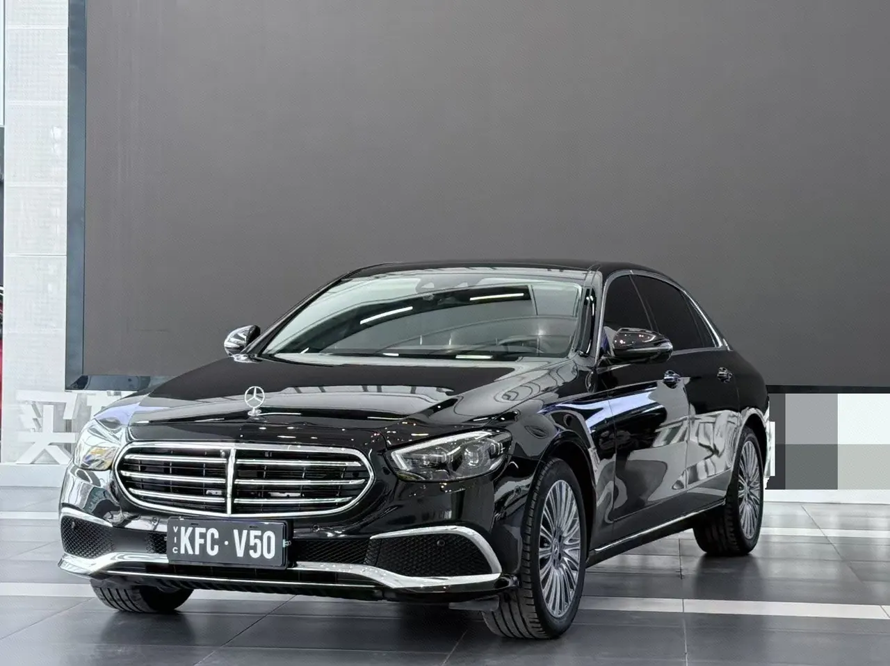 打开图片灯箱：Mercedes Benz E Class 2021 E 300 L 2.0T Luxury Automatic Gear