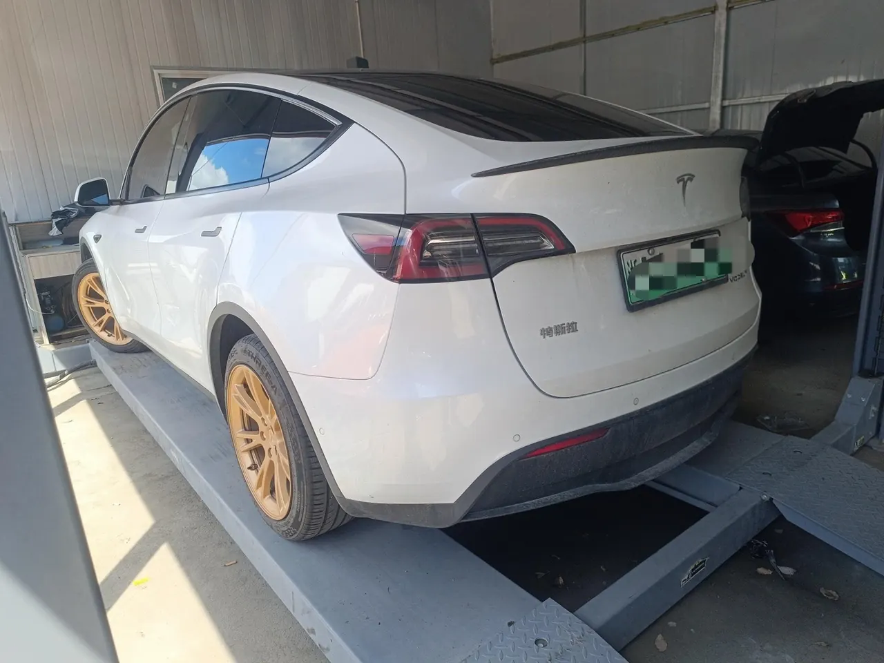 Tesla 2022 Model Y rear-wheel drive version (facelift) automatic gear 4
