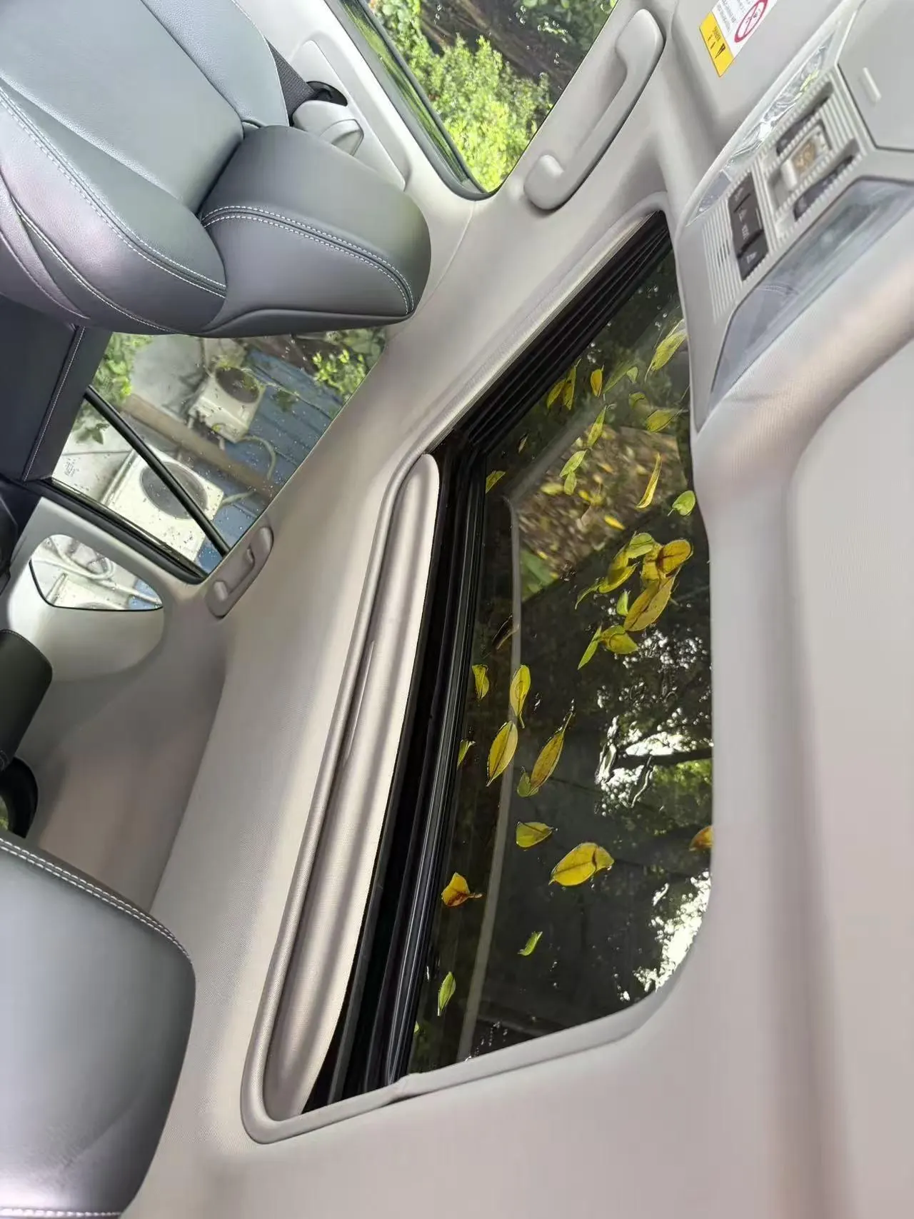 Toyota 2022 Weilanda Dual Engine 2.5 Stepless Four-wheel Drive Luxury PLUS Edition Automatic Gear 5