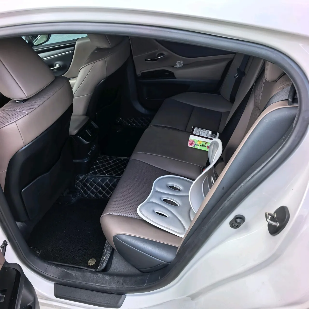 Lexus ES (Imported) 2023 ES200 2.0 Stepless Premium Edition Automatic Gear 4