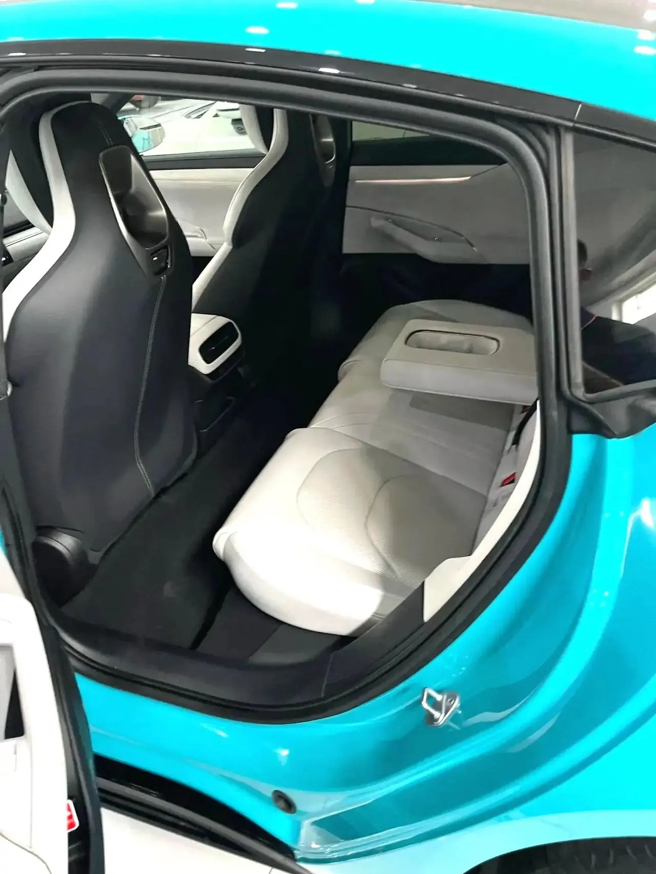 MI 2024 SU 7 700km Rear Drive Long Endurance Smart Driving Edition Automatic Gear 6