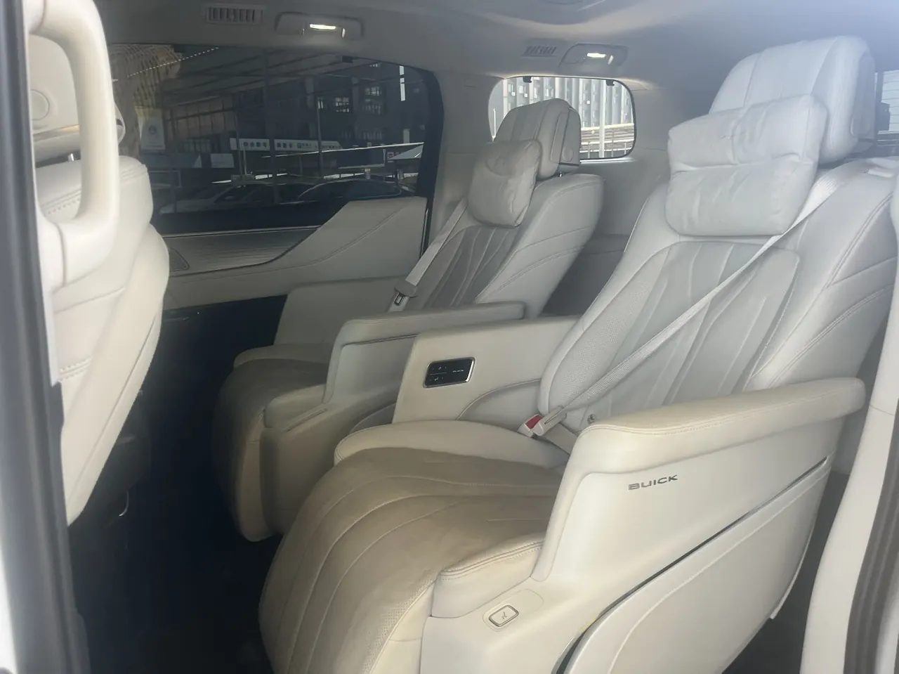 Buick 2024 GL8 Lu Zun PHEV 1.5T Exclusive Edition 7-seat Automatic Gear 4
