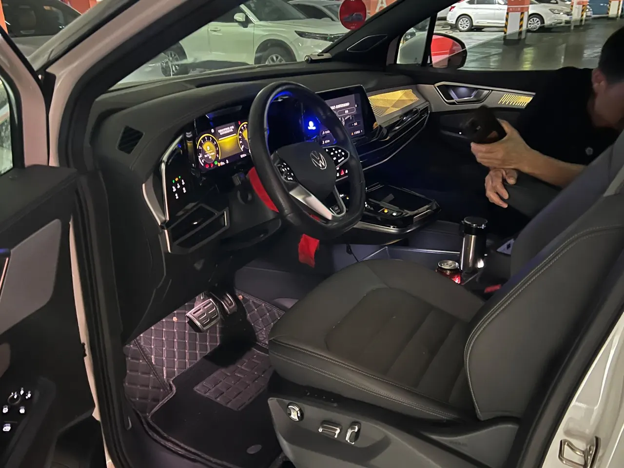 Volkswagen 2022 models range 2.0TSI 380TSI four-wheel drive R-Line extension version 7-seat automatic gear 6
