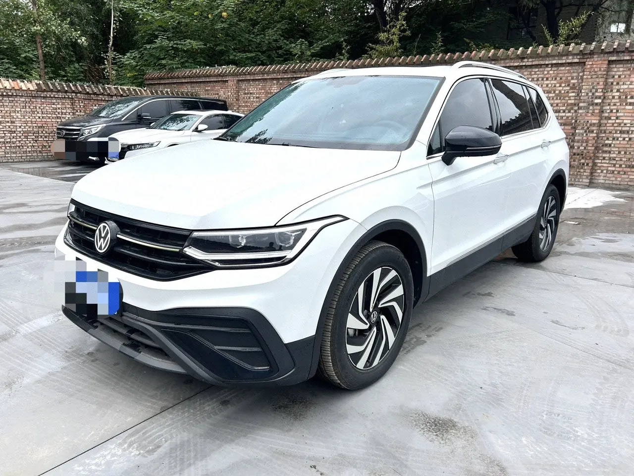打开图片灯箱:Volkswagen 2024 Tiguan L 1.5TSI 300TSI Two‑Wheel‑Drive Longteng Edition Automatic Transmission