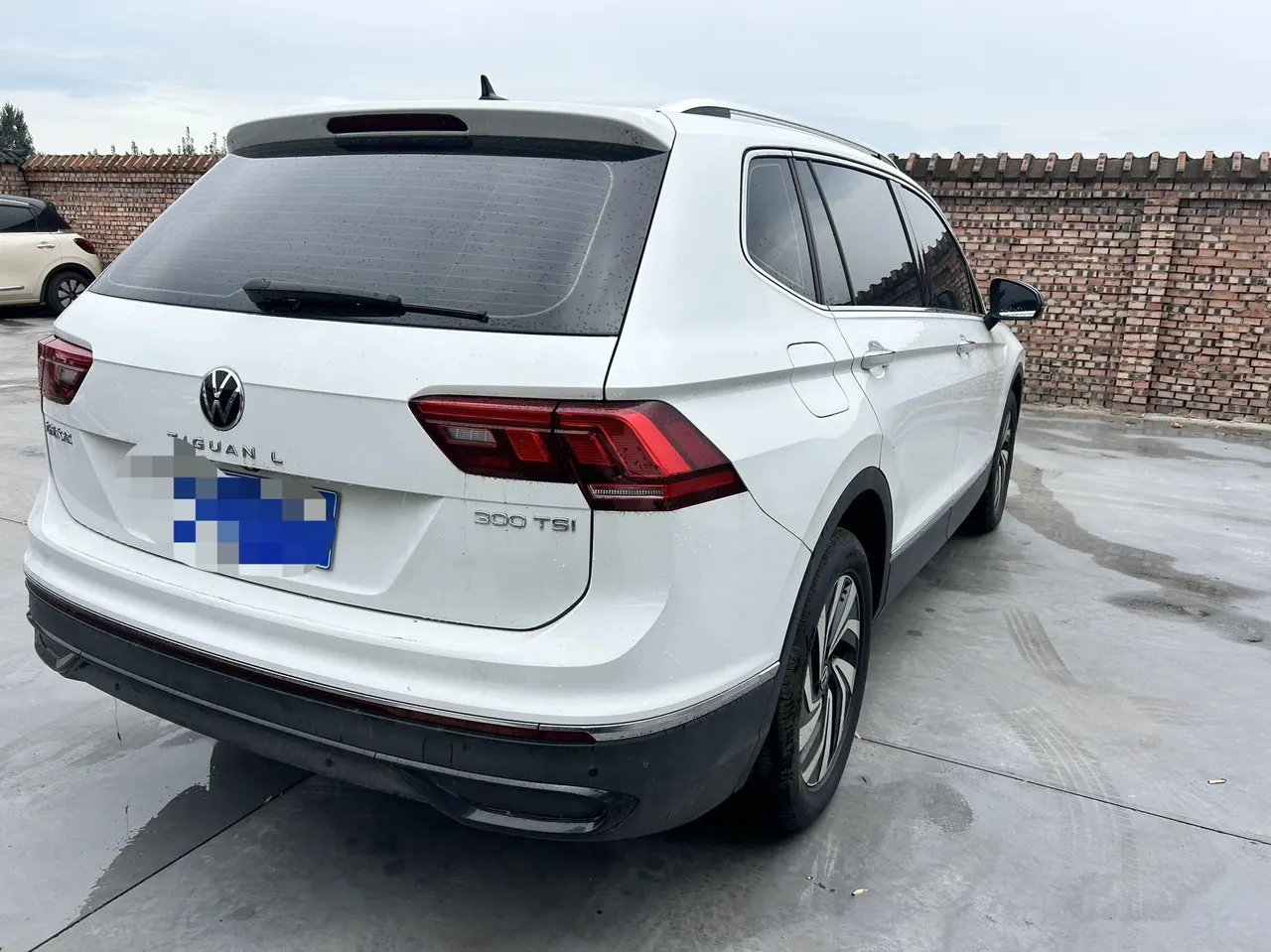 Volkswagen 2024 Tiguan L 1.5TSI 300TSI Two‑Wheel‑Drive Longteng Edition Automatic Transmission 3