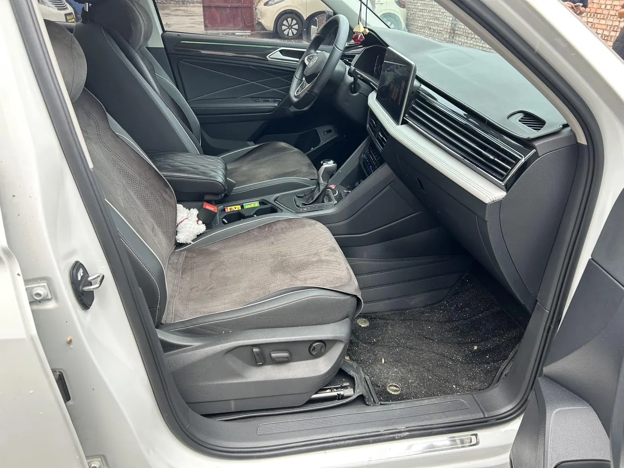 Volkswagen 2024 Tiguan L 1.5TSI 300TSI Two‑Wheel‑Drive Longteng Edition Automatic Transmission 9