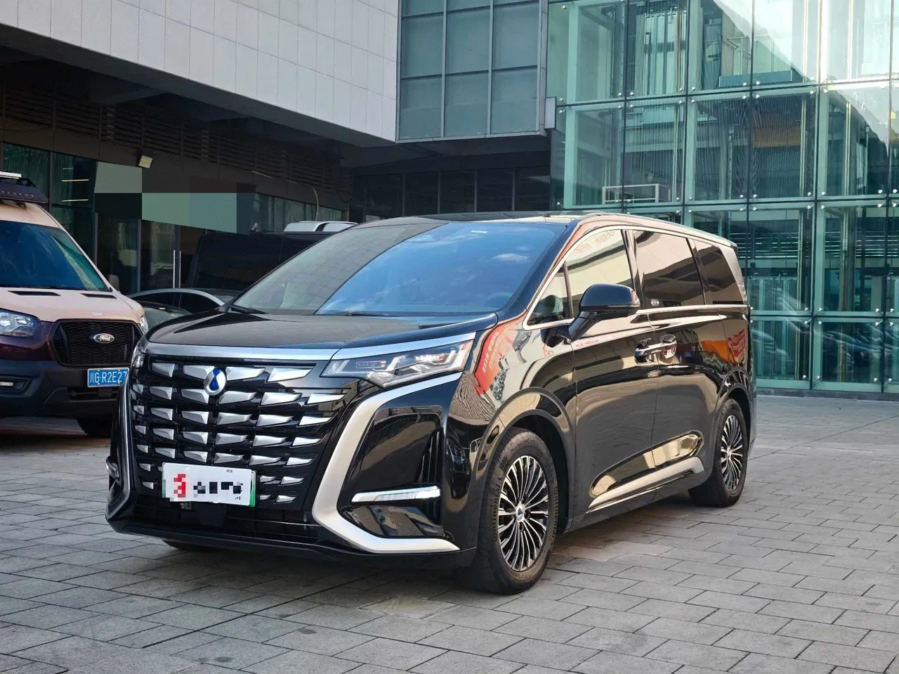 Open image lightbox: Denza 2022 Denza D9 DM-i 1.5T Stepless 970 Four-wheel Drive Honorable Automatic Gear