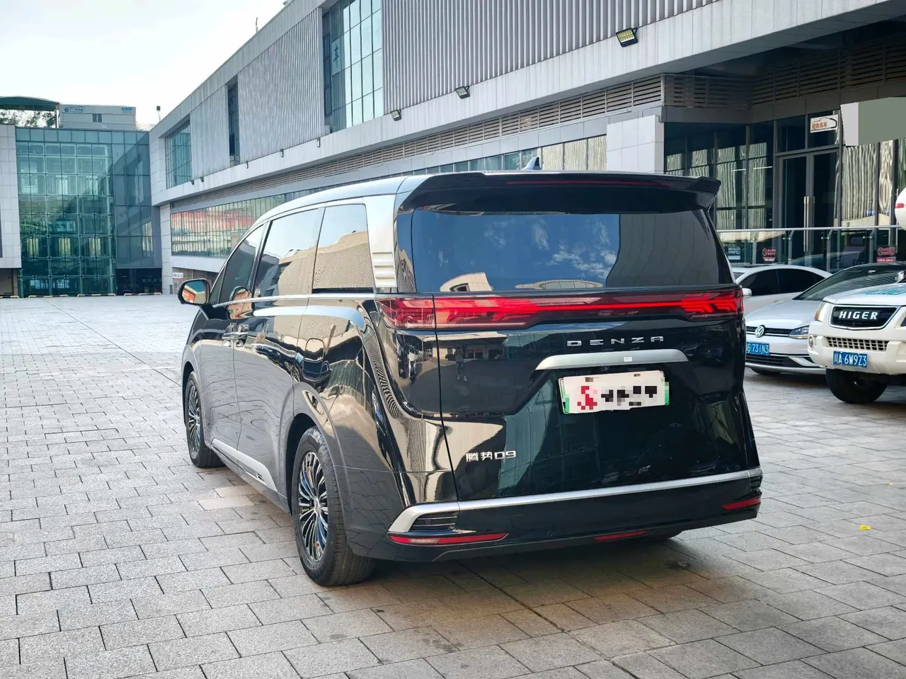 Denza 2022 Denza D9 DM-i 1.5T Stepless 970 Four-wheel Drive Honorable Automatic Gear 14
