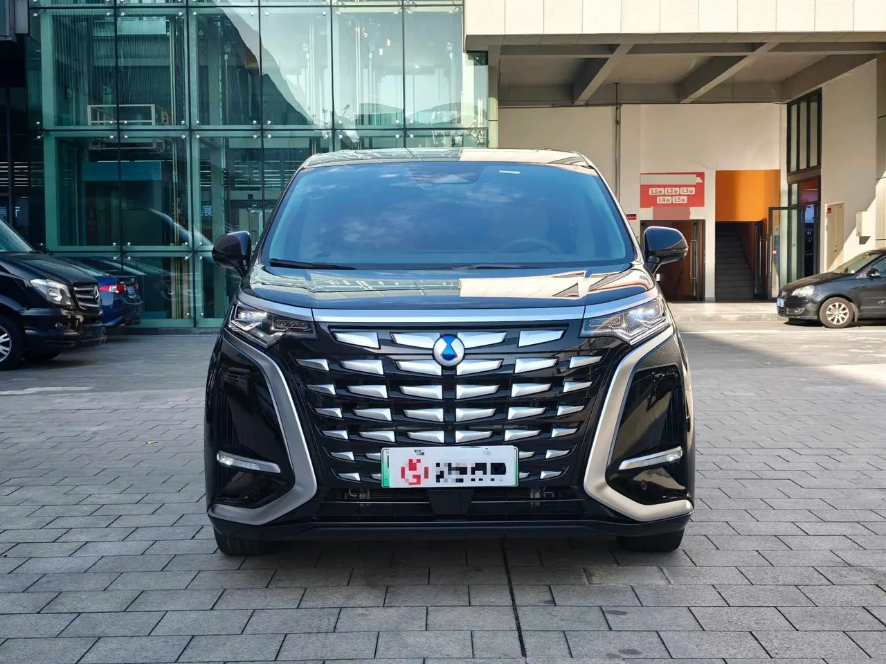 Denza 2022 Denza D9 DM-i 1.5T Stepless 970 Four-wheel Drive Honorable Automatic Gear 2