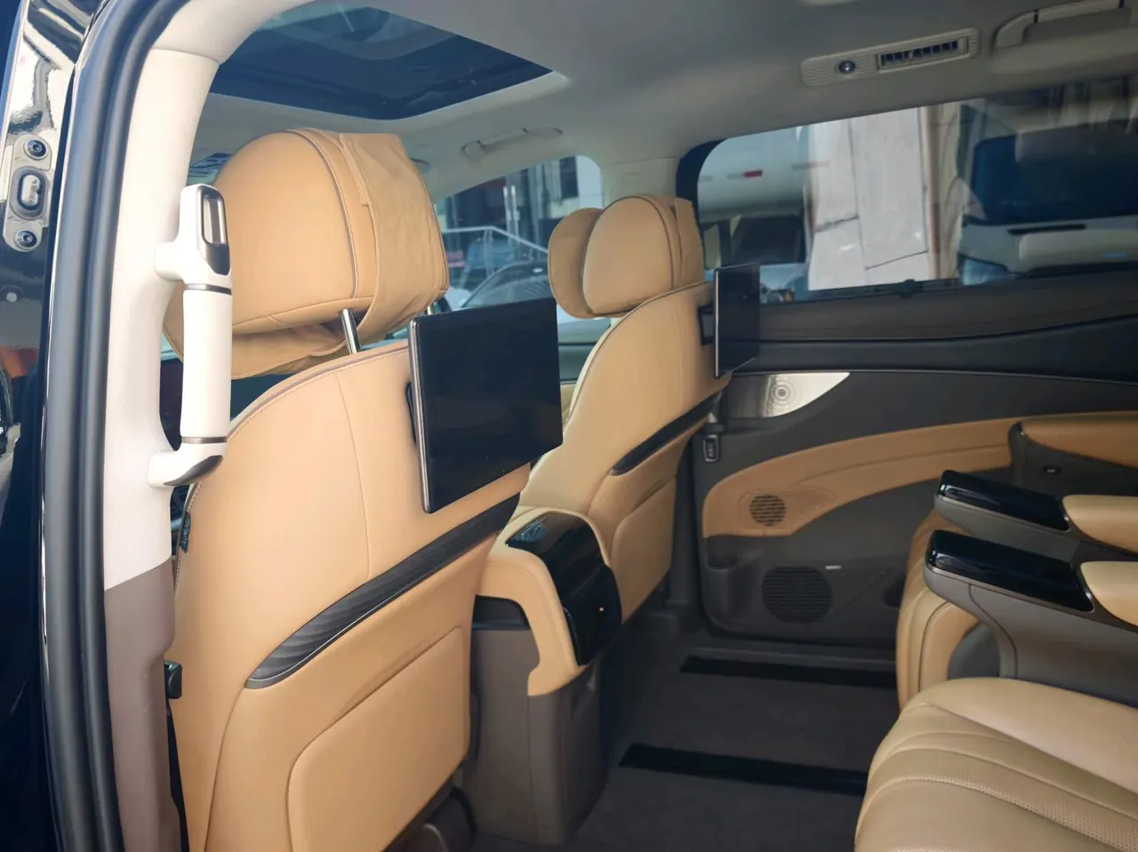 Denza 2022 Denza D9 DM-i 1.5T Stepless 970 Four-wheel Drive Honorable Automatic Gear 7