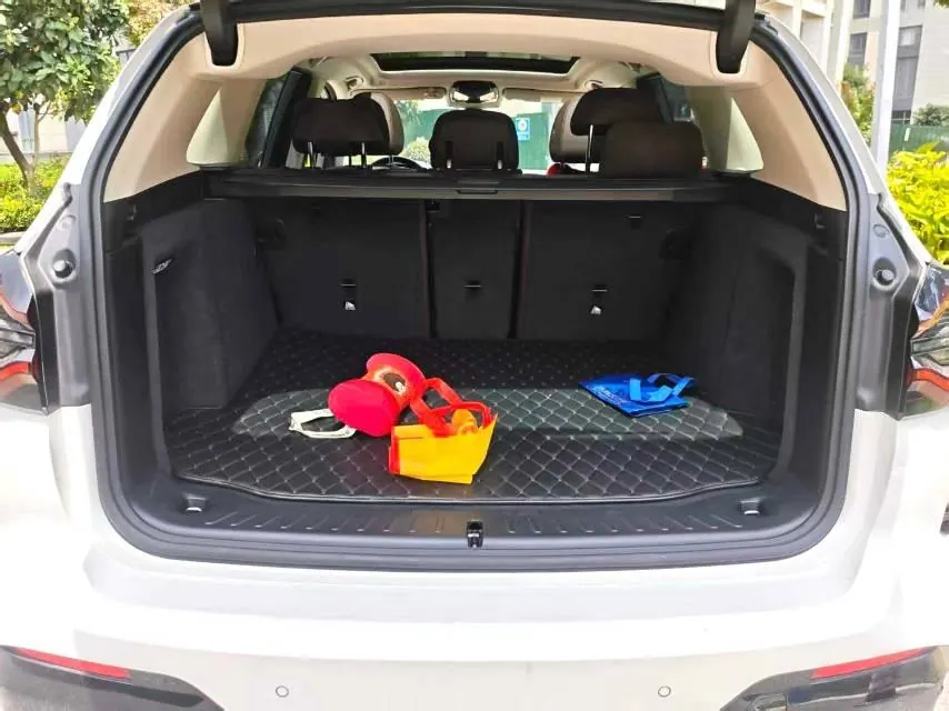 BMW 2022 iX3 leading automatic 5