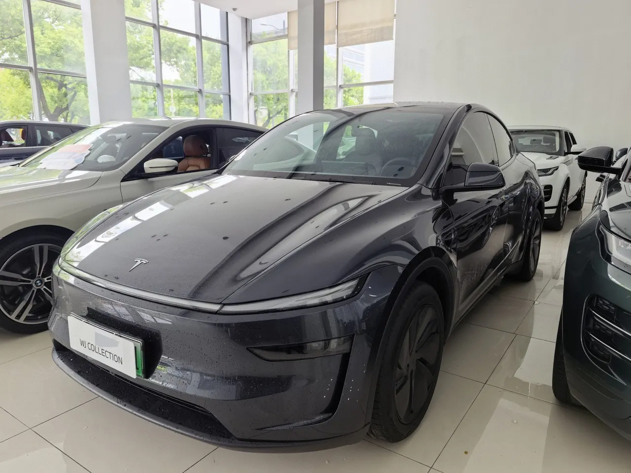 Open image lightbox: Tesla 2026 Model Y long endurance all-wheel drive version automatic transmission