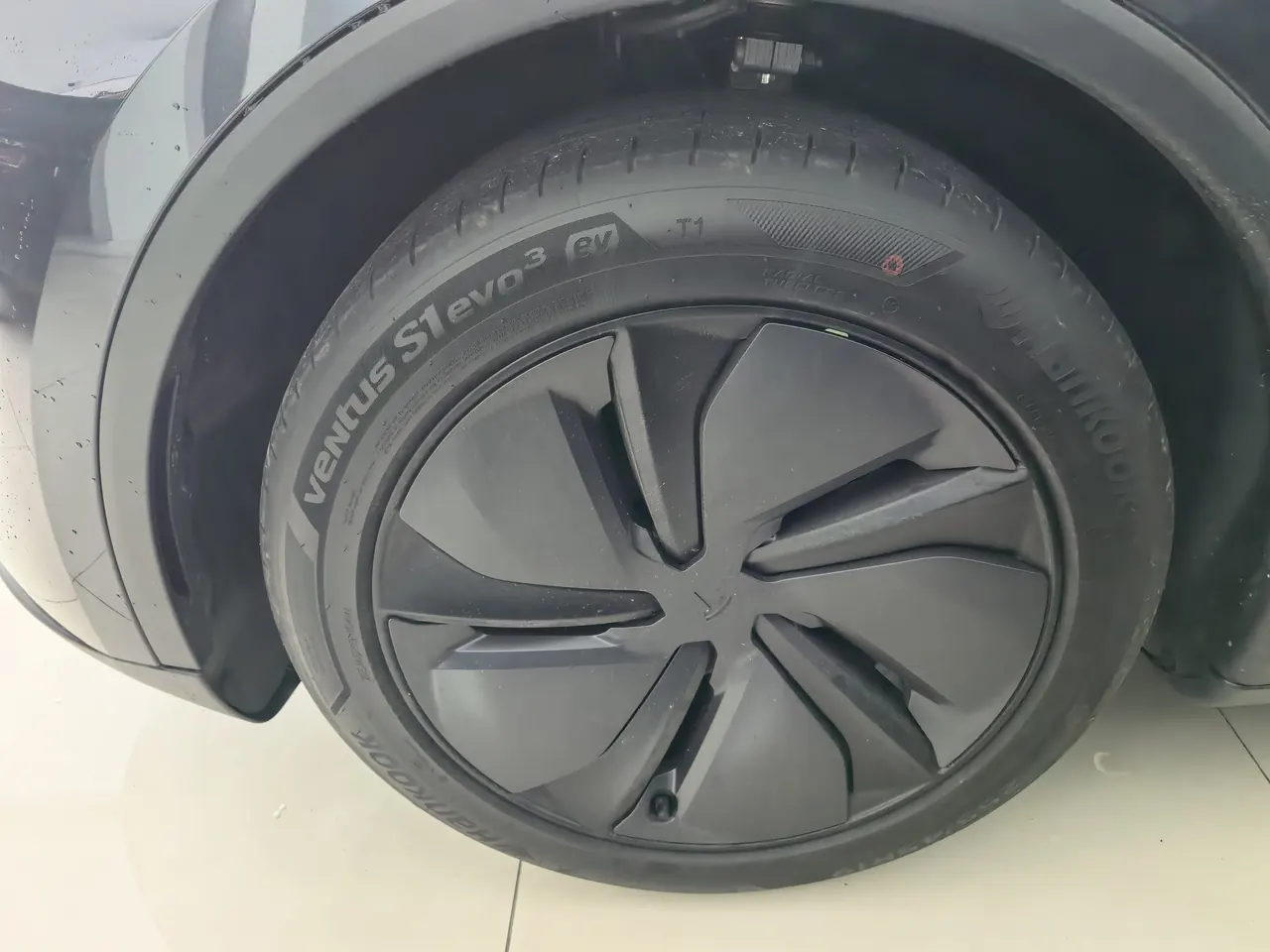 Tesla 2026 Model Y long endurance all-wheel drive version automatic transmission 2