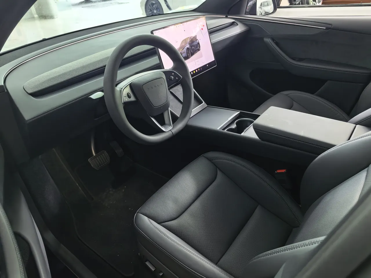 Tesla 2026 Model Y long endurance all-wheel drive version automatic transmission 3