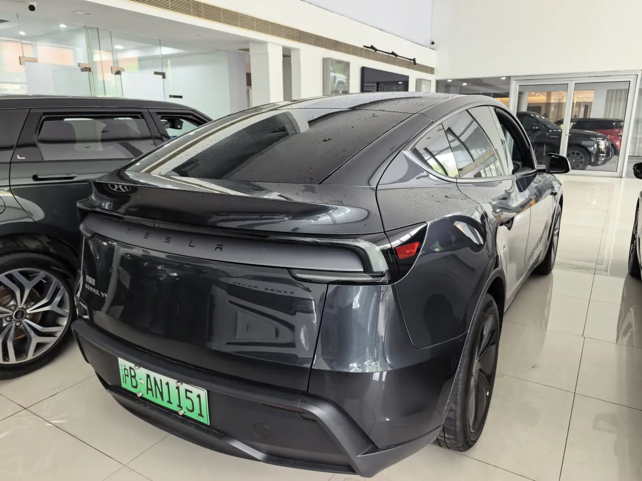 Tesla 2026 Model Y long endurance all-wheel drive version automatic transmission 6
