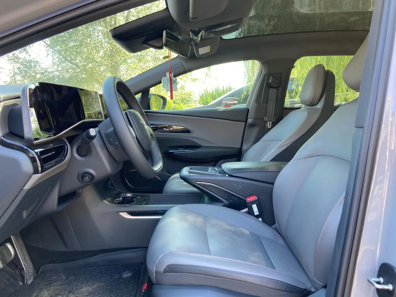 HongQi 2025 EH 7 640 4-wheel drive intelligent automatic gear 4