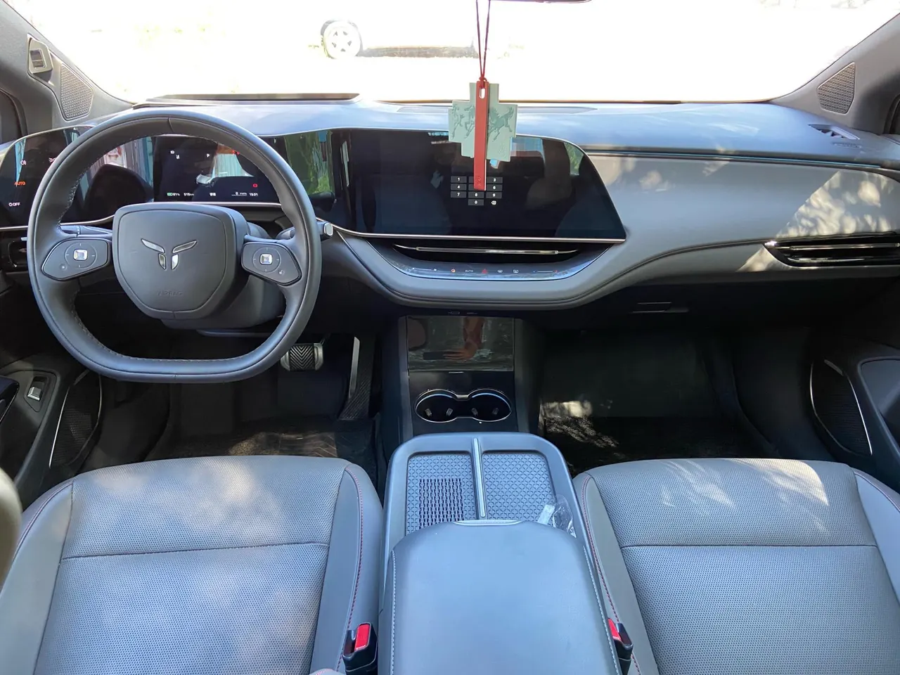 HongQi 2025 EH 7 640 4-wheel drive intelligent automatic gear 5