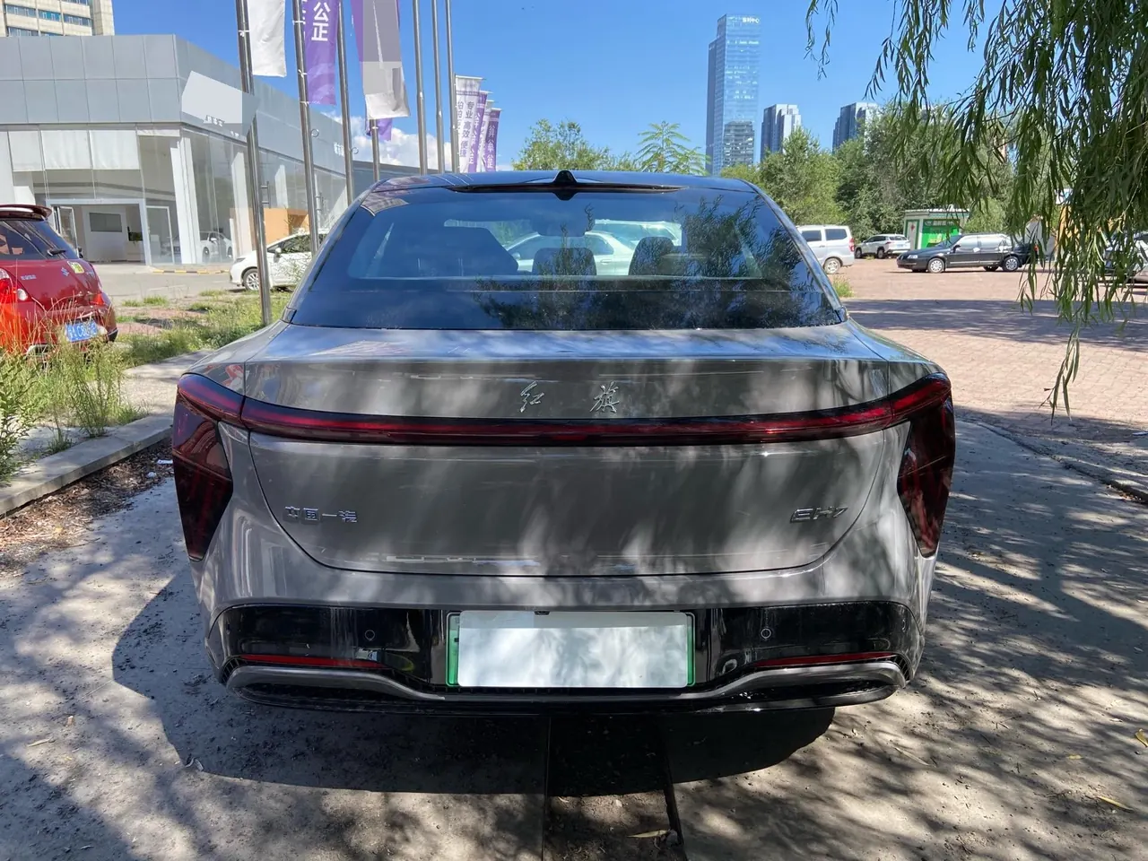 HongQi 2025 EH 7 640 4-wheel drive intelligent automatic gear 8