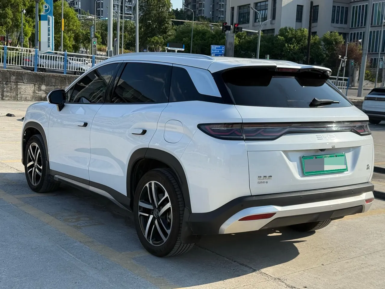 BYD 2024 Song L DM-i 1.5 Stepless 112km Exceed Automatic Transmission 5