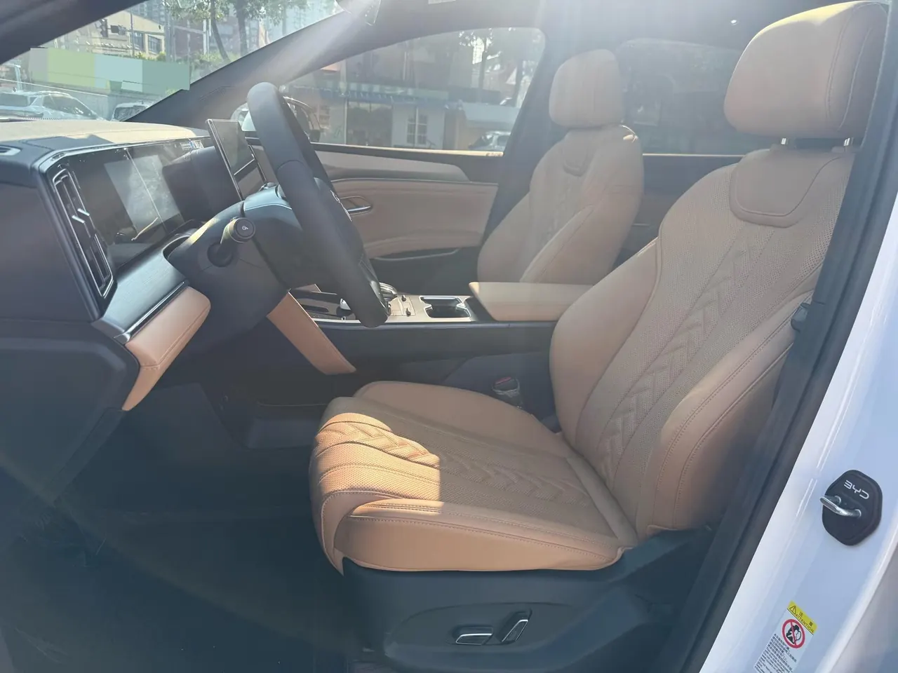 BYD 2024 Song L DM-i 1.5 Stepless 112km Exceed Automatic Transmission 9