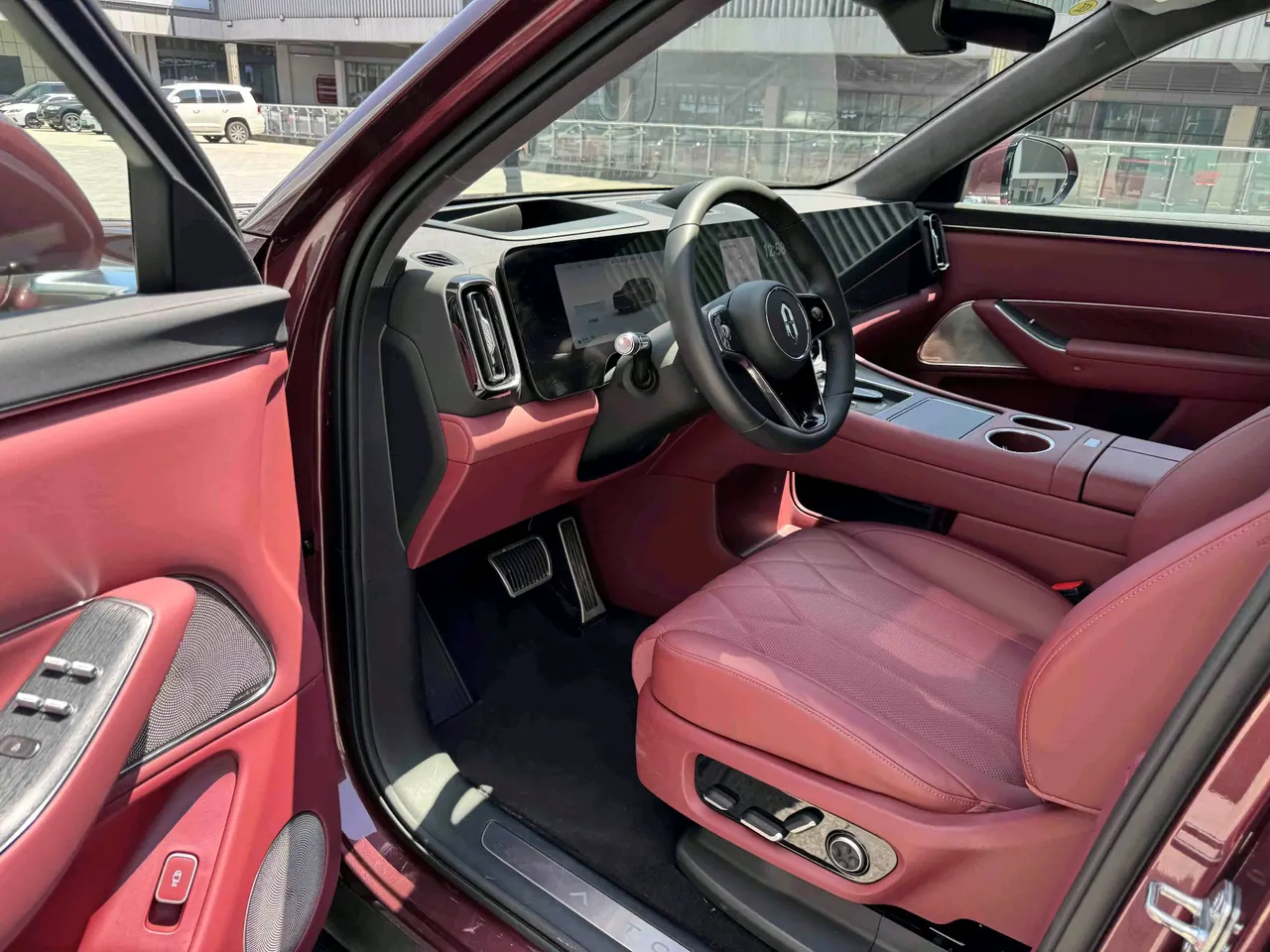 AITO 2025 AITO M8 Ultra 53.4kWh 5-seat automatic gear 6