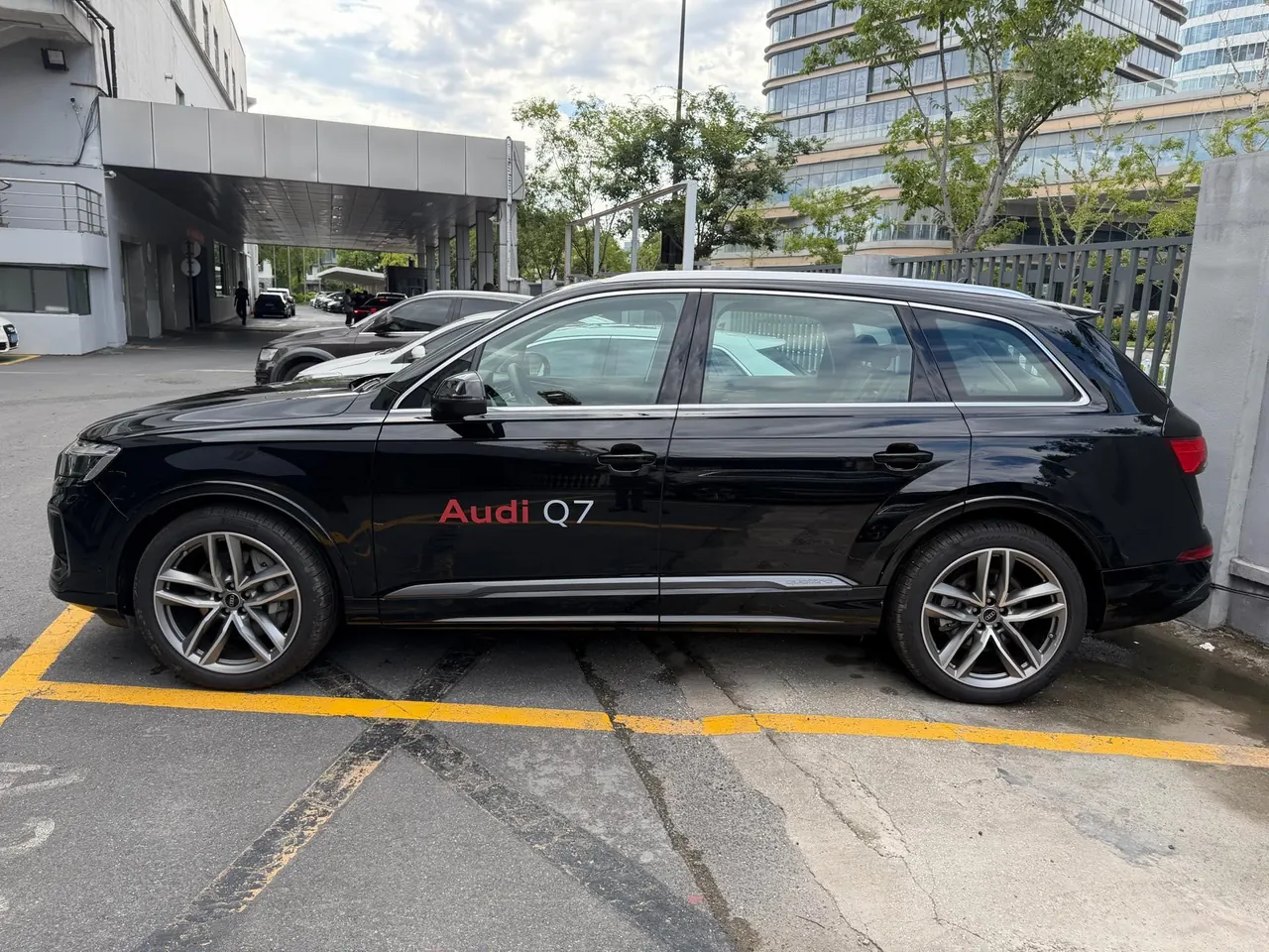Audi Q7 (Imported) 2025 Q7 48V 3.0TFSI 55TFSI Quattro S line Black Samurai Automatic Gear 11