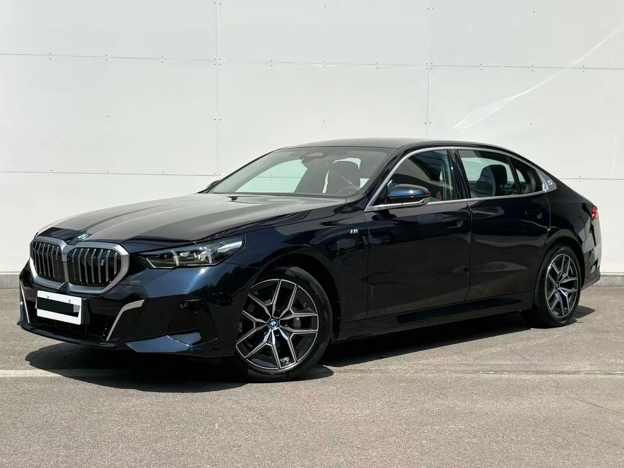 BMW 2025 i5 eDrive 40L M sports suit automatic gear - View 1