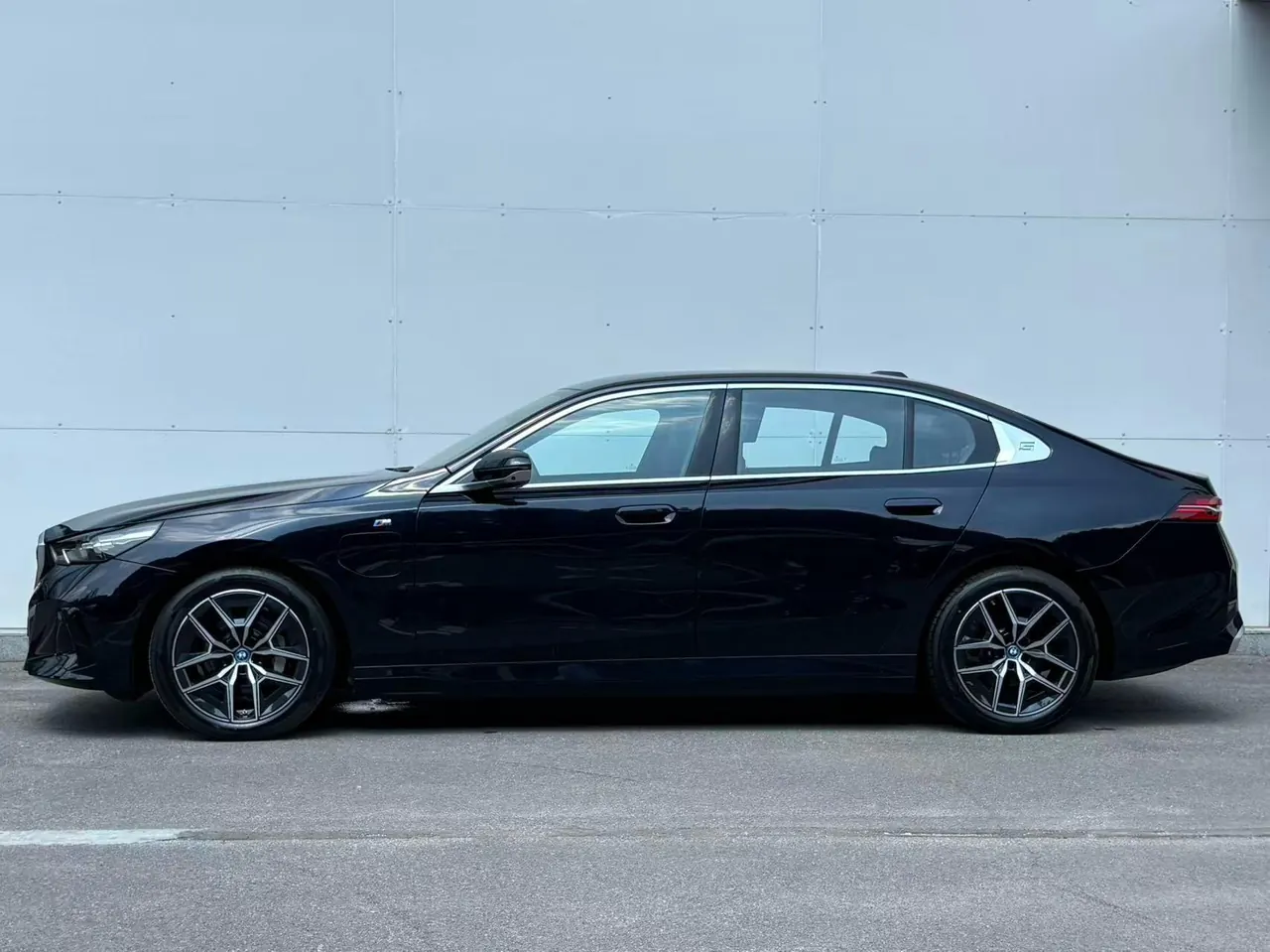 BMW 2025 i5 eDrive 40L M sports suit automatic gear 2