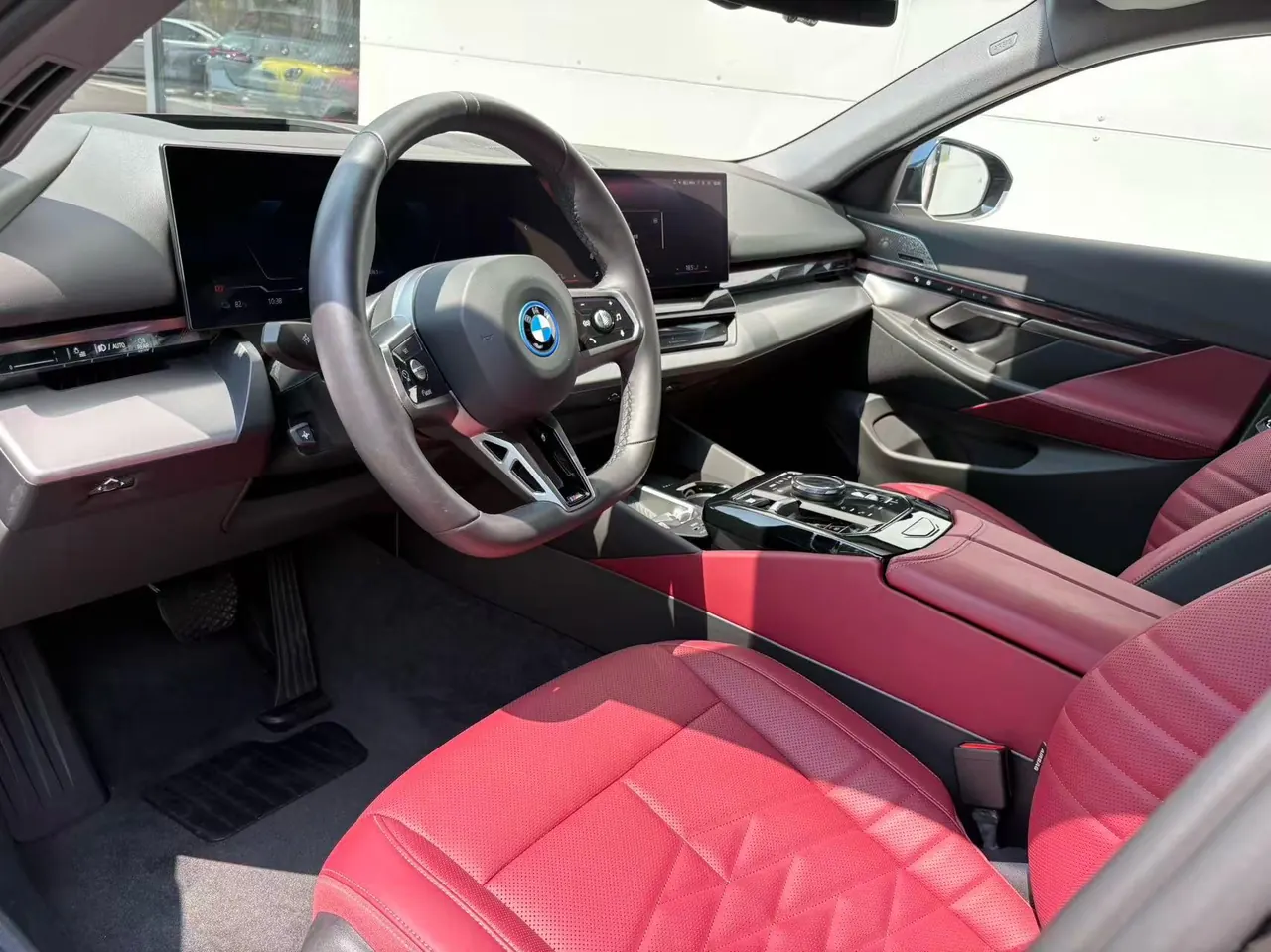 BMW 2025 i5 eDrive 40L M sports suit automatic gear 3
