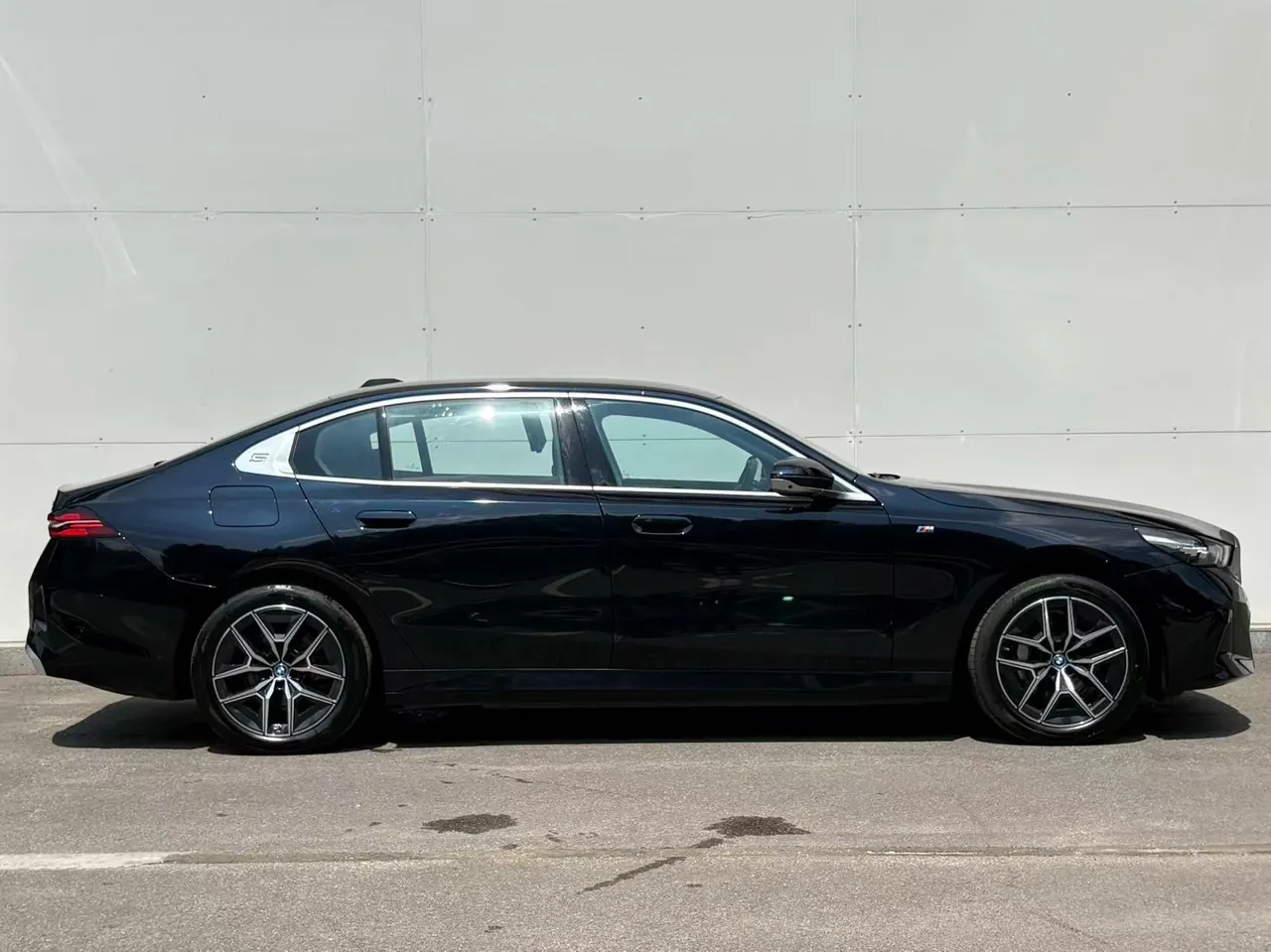 BMW 2025 i5 eDrive 40L M sports suit automatic gear 6