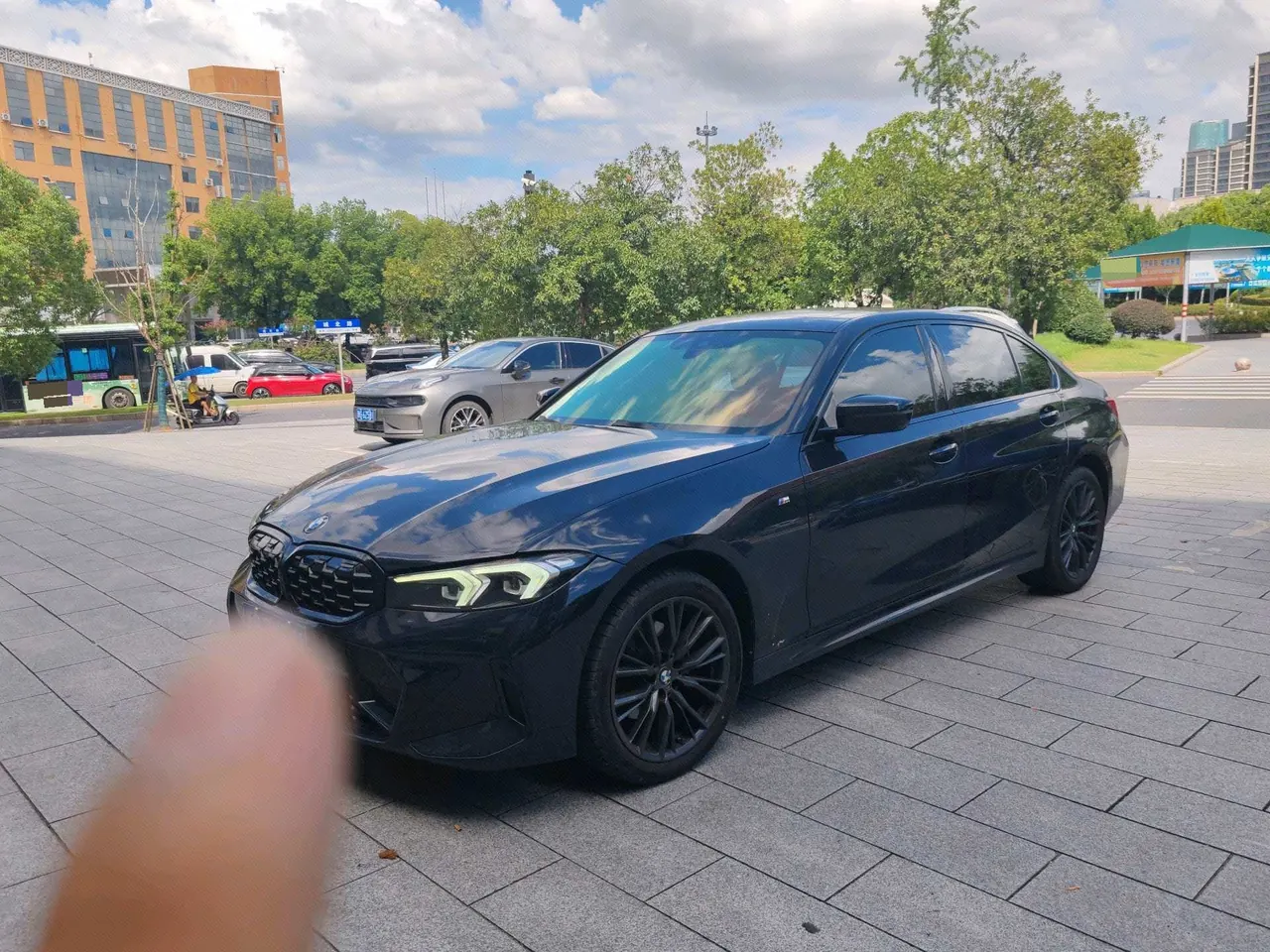 打开图片灯箱:BMW 3 Series 2024 325Li 2.0T M Sports Obsidian Night Suit Automatic Gear