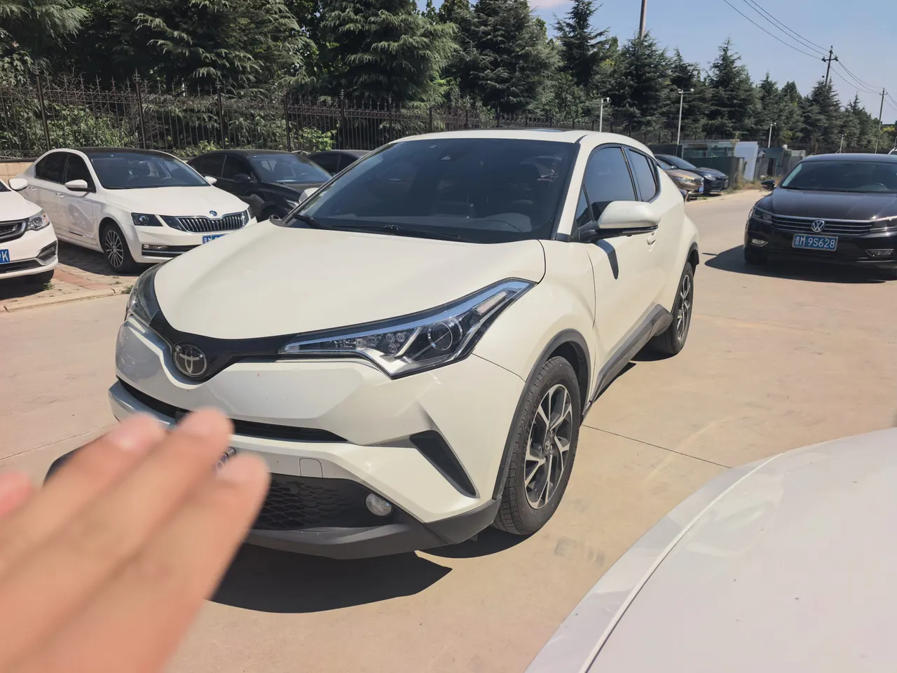 Open image lightbox: Toyota 2020 C- HR 2.0 stepless leading version of automatic gear
