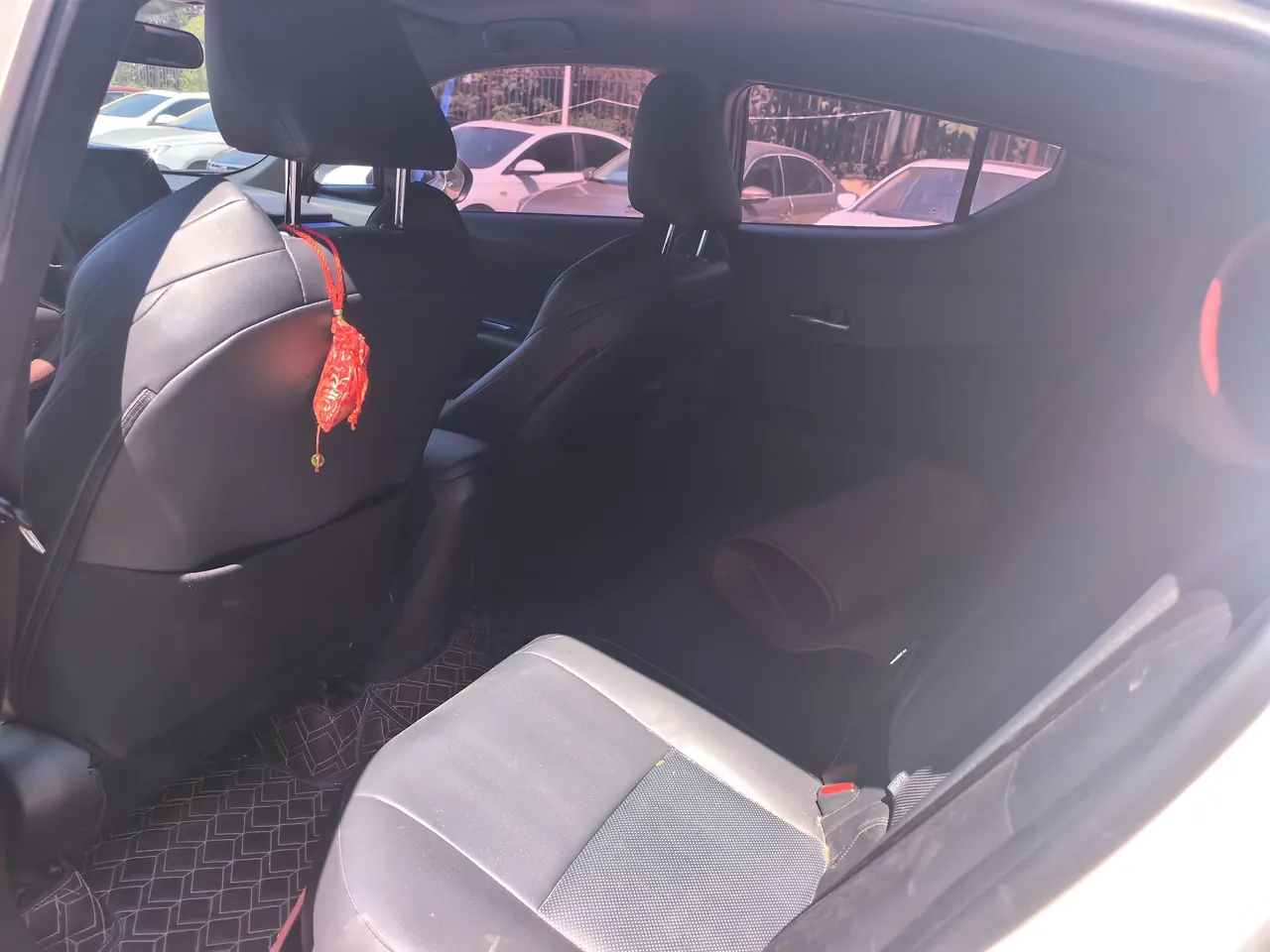 Toyota 2020 C- HR 2.0 stepless leading version of automatic gear 2