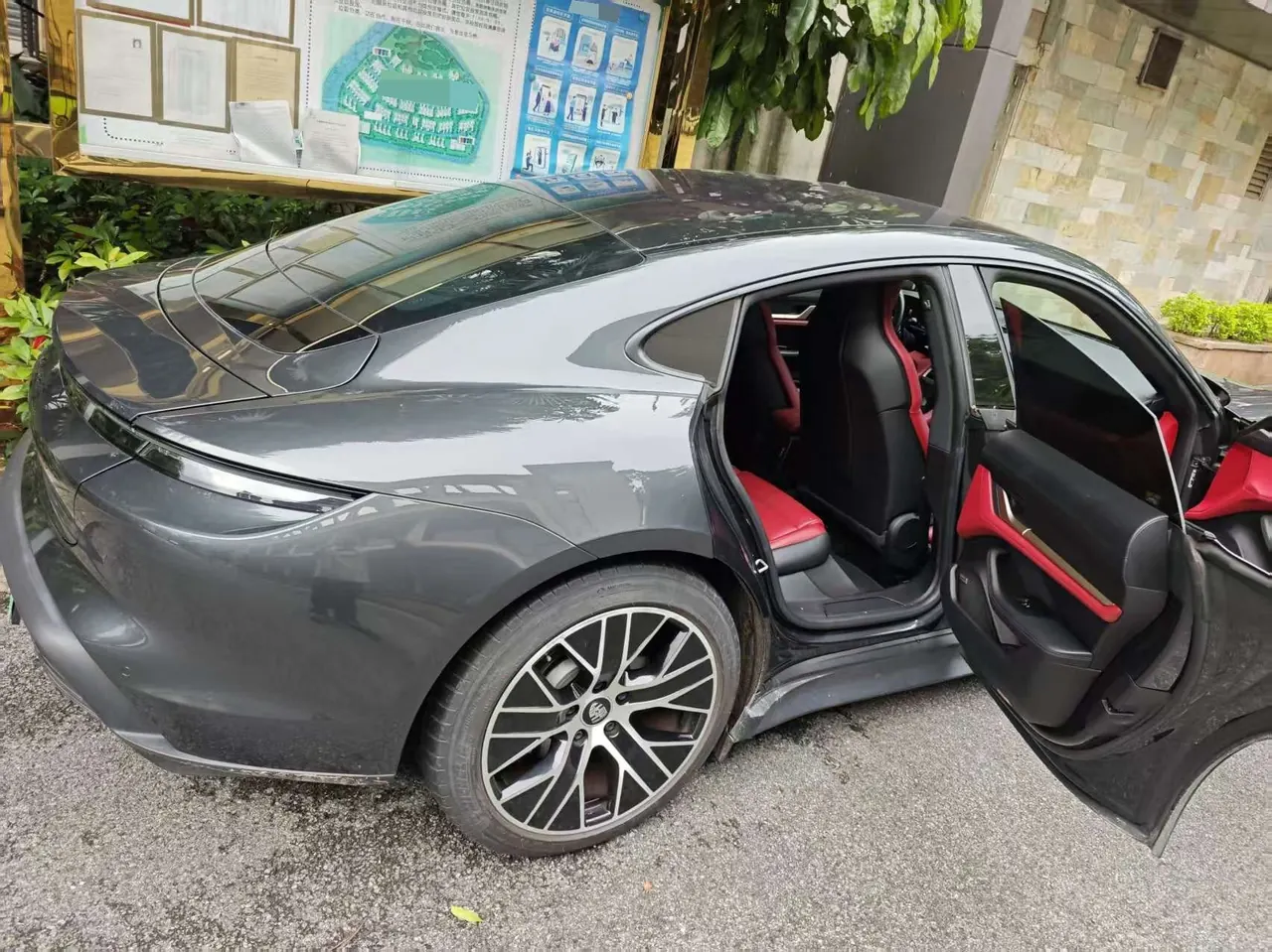 Porsche Taycan (Imported) 2020 Taycan Taycan Automatic 3