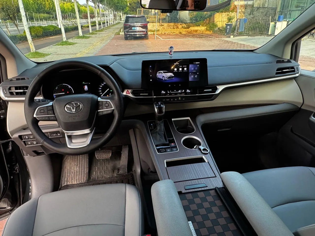 Toyota 2024 Grevia HYBRID 2.5 Stepless Comfort Edition Automatic Transmission 9