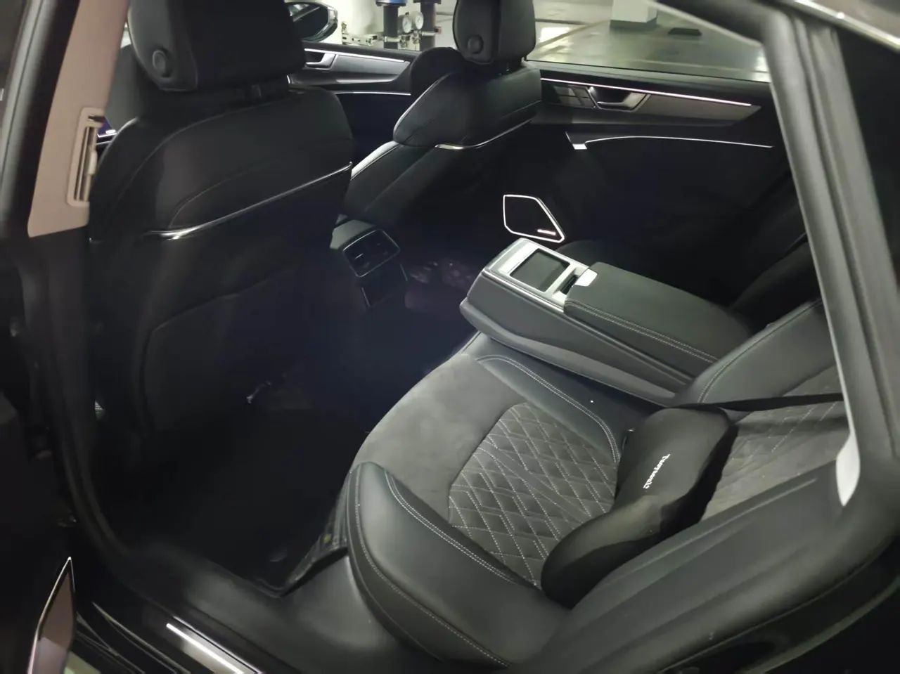 Audi 2024 A7L 2.0TFSI 45TFSI Quattro Luxury Automatic 3