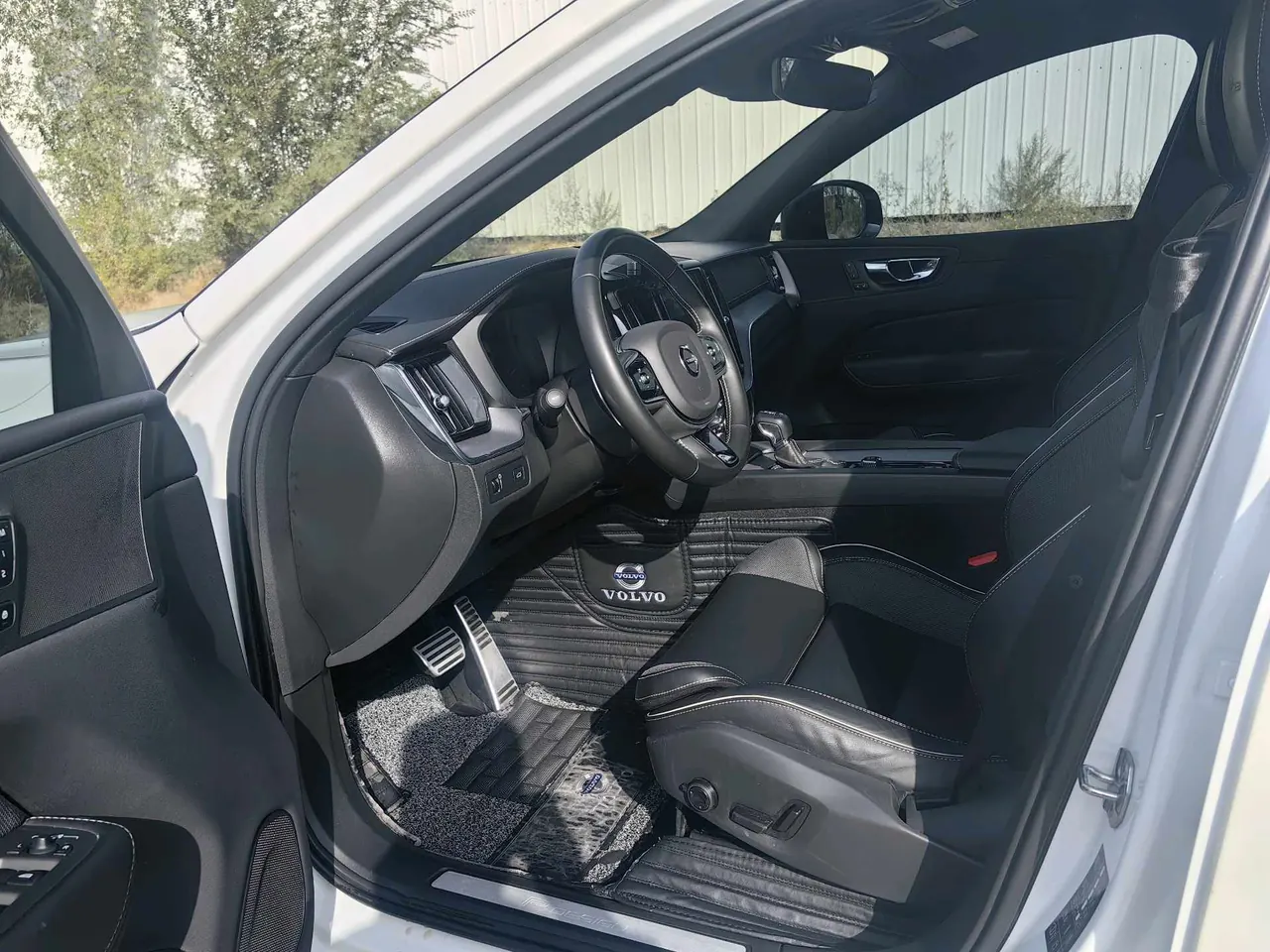 Volvo 2020 XC60 2.0T T5 4-wheel drive Zhiyuan Sports Edition Automatic Gear 9