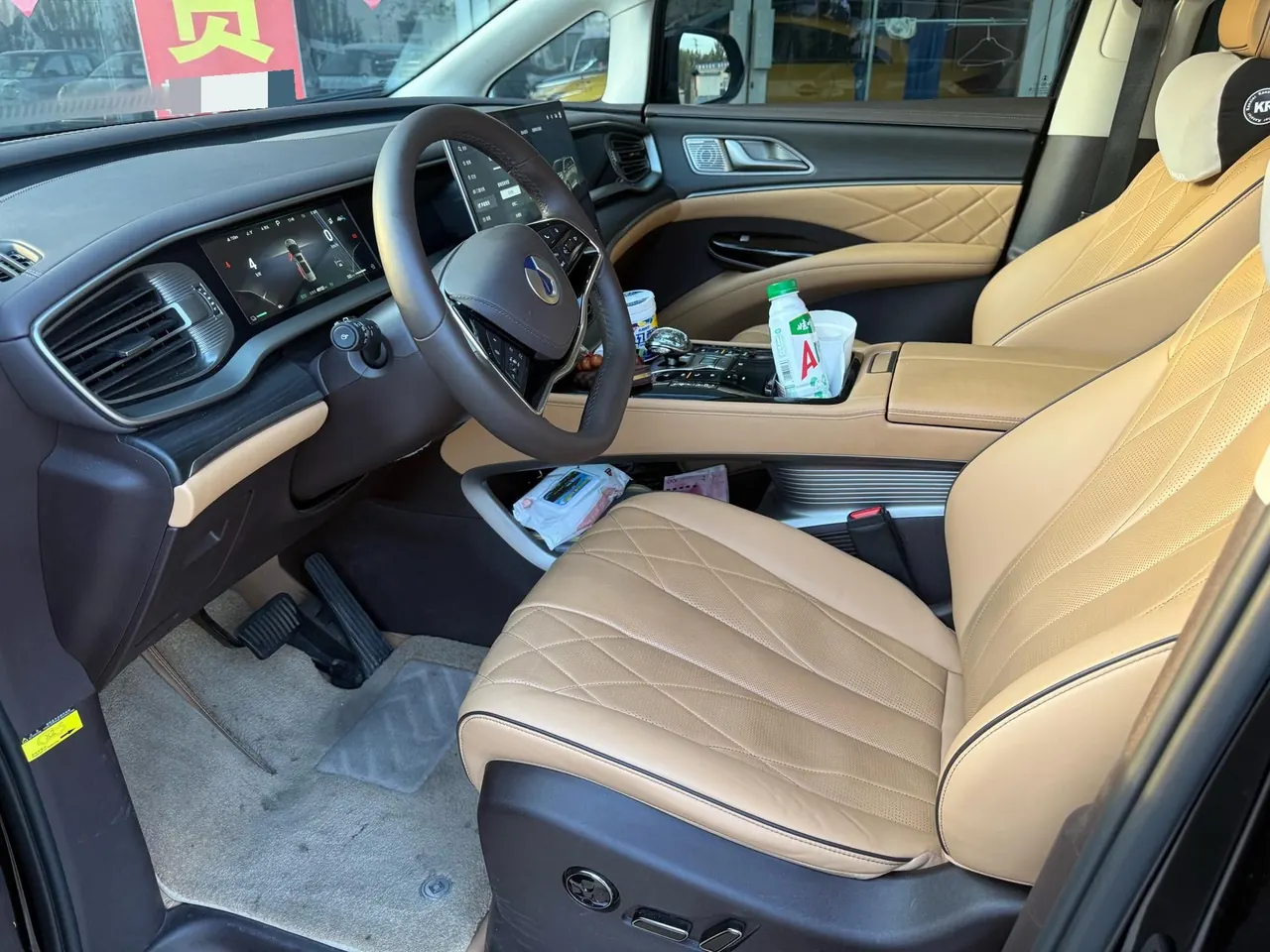Denza 2024 Denza D9 DM-i 1.5T Stepless 980 Four-wheel Drive Honorable Automatic Gear 3