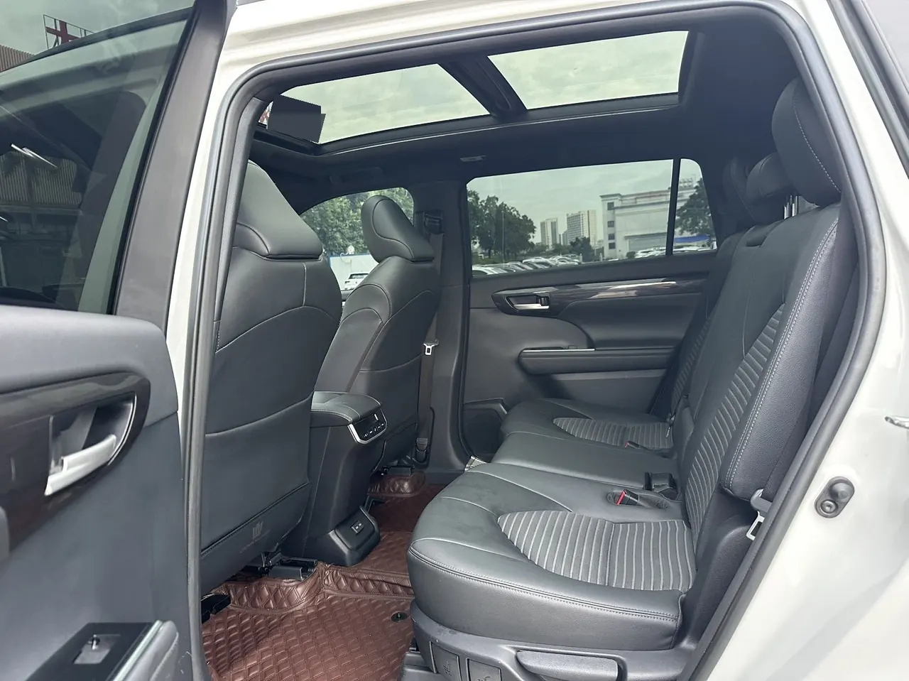 Toyota 2022 Crown Land Release 2.0T Premium Edition Automatic Gear 5