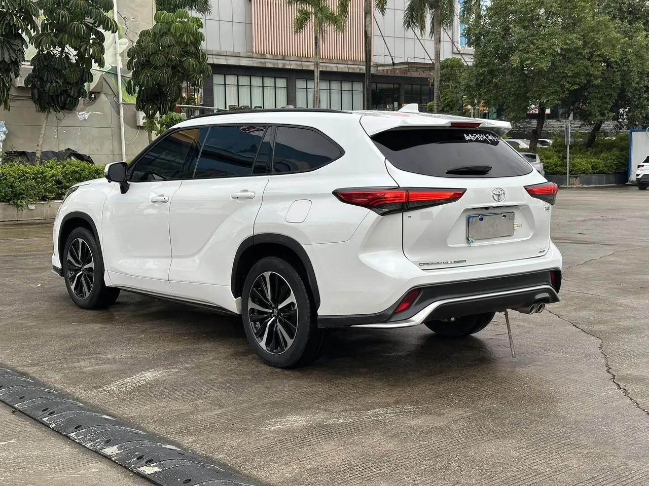 Toyota 2022 Crown Land Release 2.0T Premium Edition Automatic Gear 8