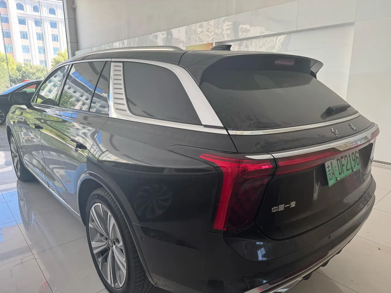 HongQi 2022 E-HS 9 690km Flag Edition 6-seat Automatic Gear 7