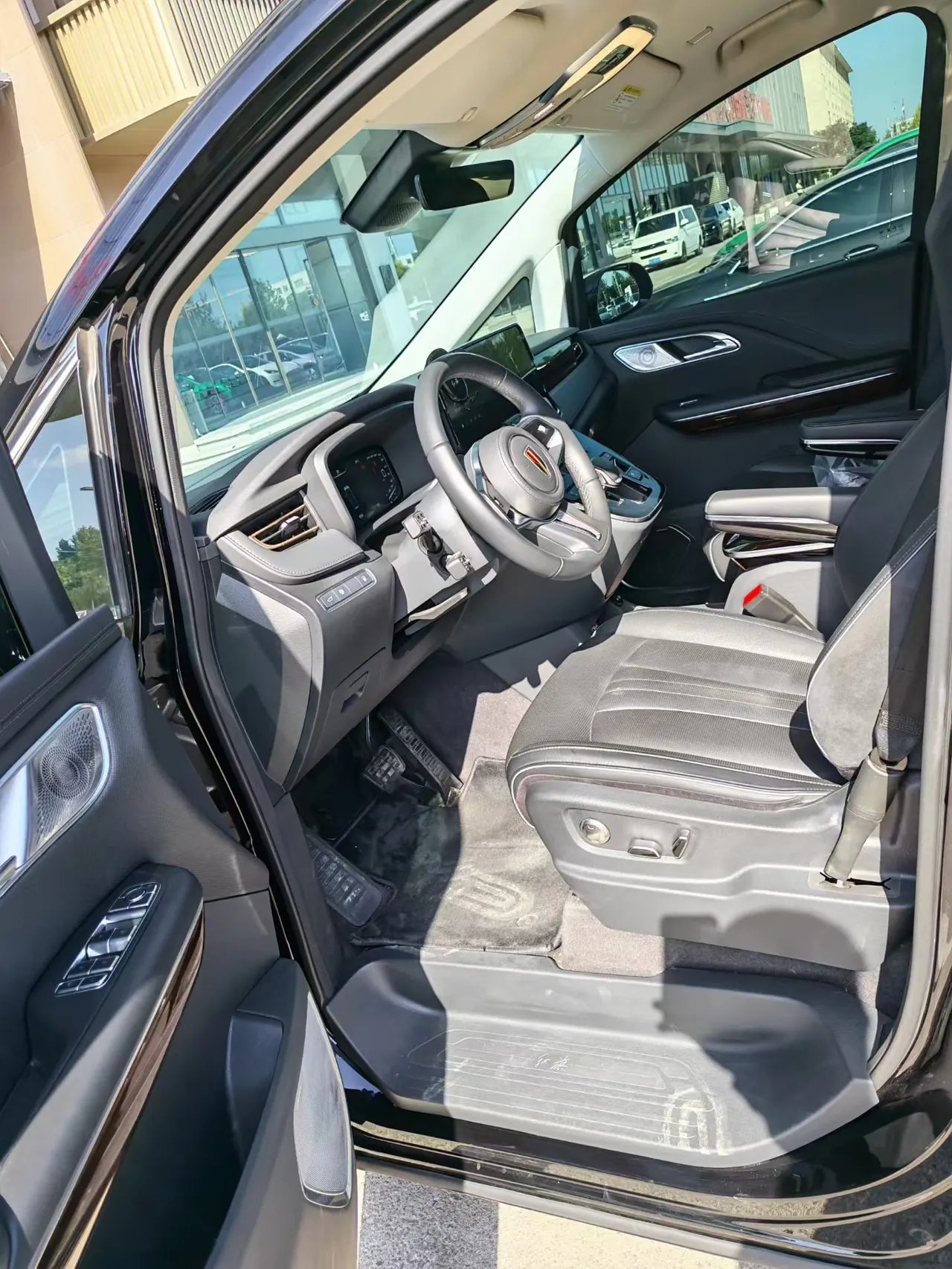 HongQi 2024 HQ9 PHEV 2.0T 4-wheel drive deluxe automatic gear 4