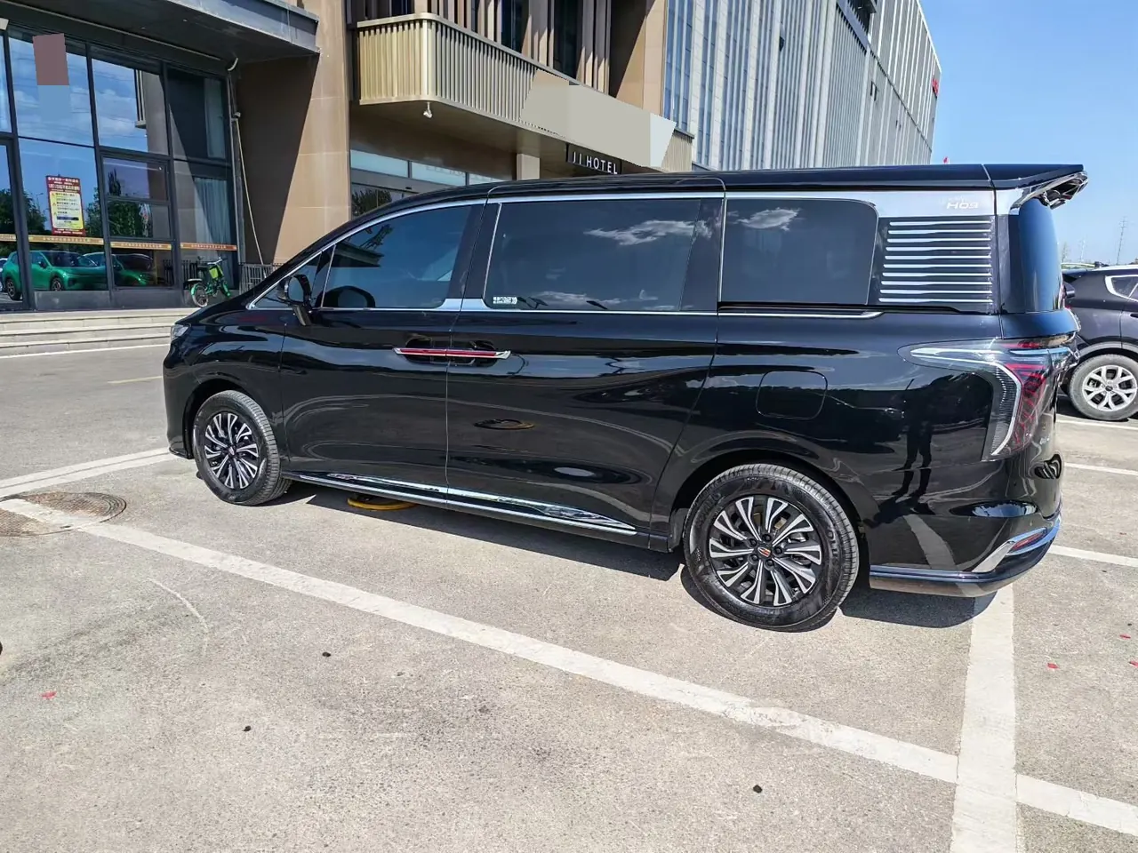 HongQi 2024 HQ9 PHEV 2.0T 4-wheel drive deluxe automatic gear 5