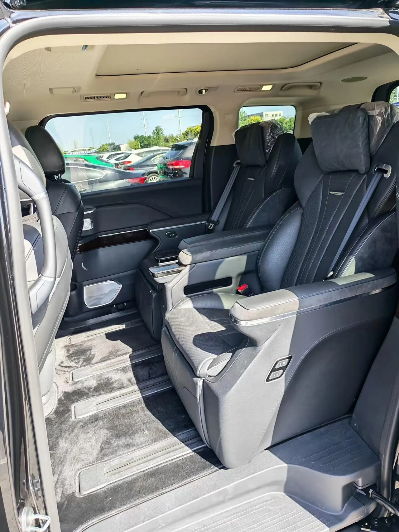 HongQi 2024 HQ9 PHEV 2.0T 4-wheel drive deluxe automatic gear 7