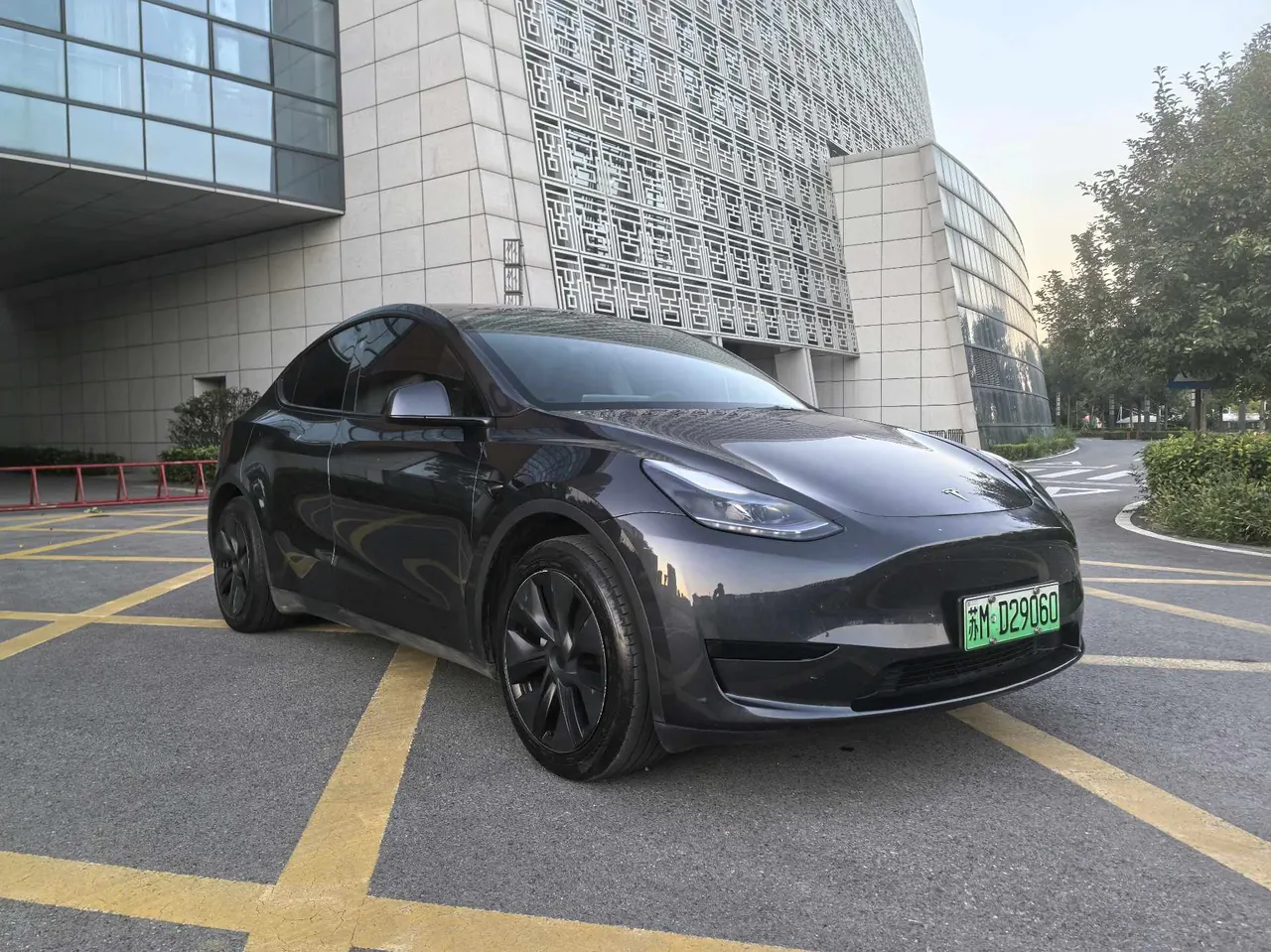 Tesla 2024 Model Y rear-wheel drive version automatic transmission 3